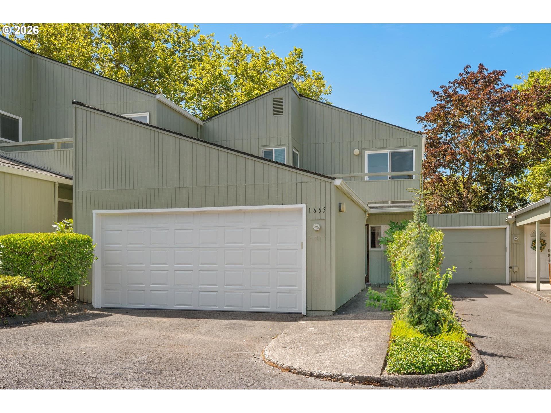 1653 NW ROLLING HILL DR Property Photo 1