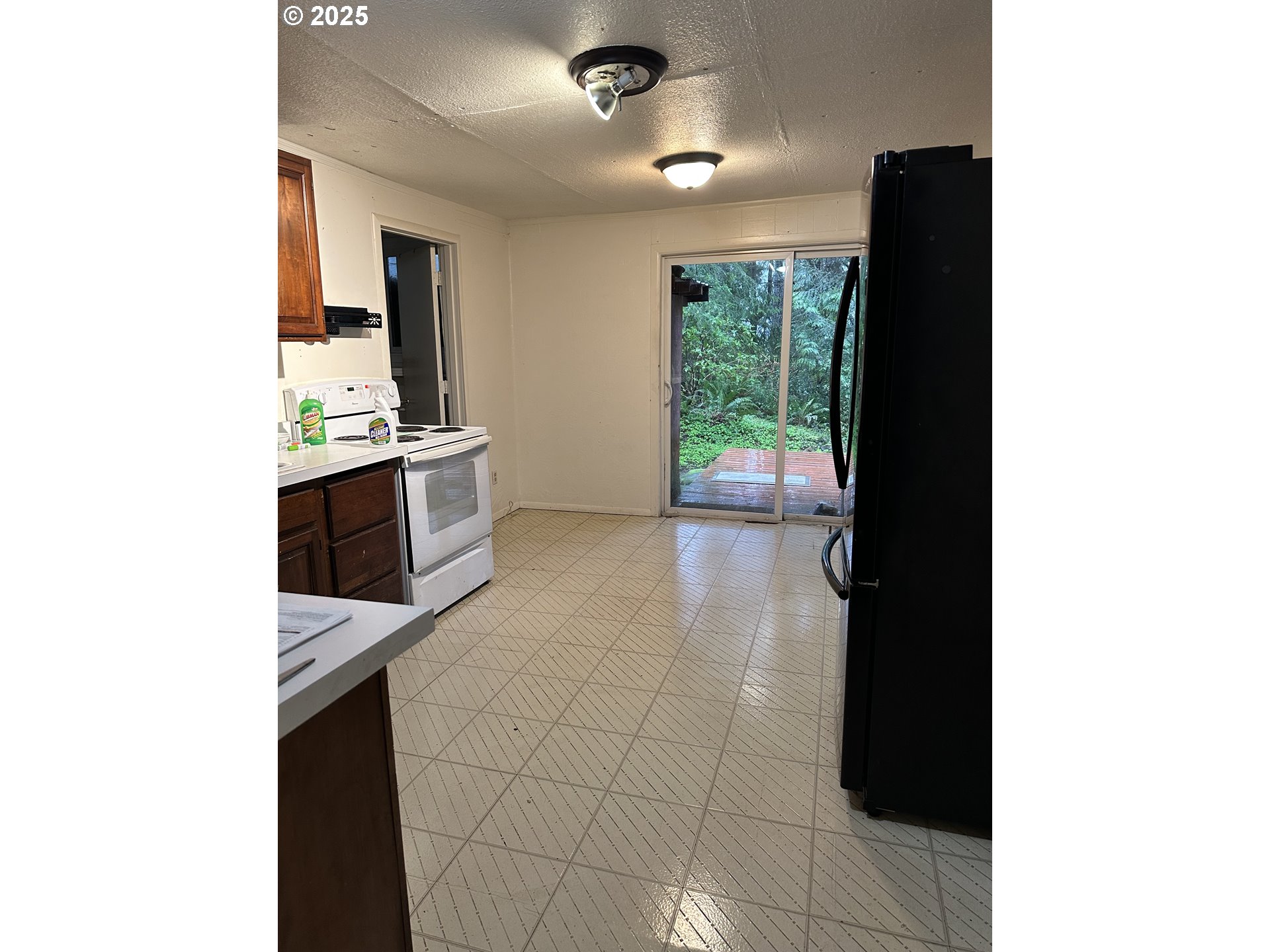 9247 Highway 126 Property Photo 9