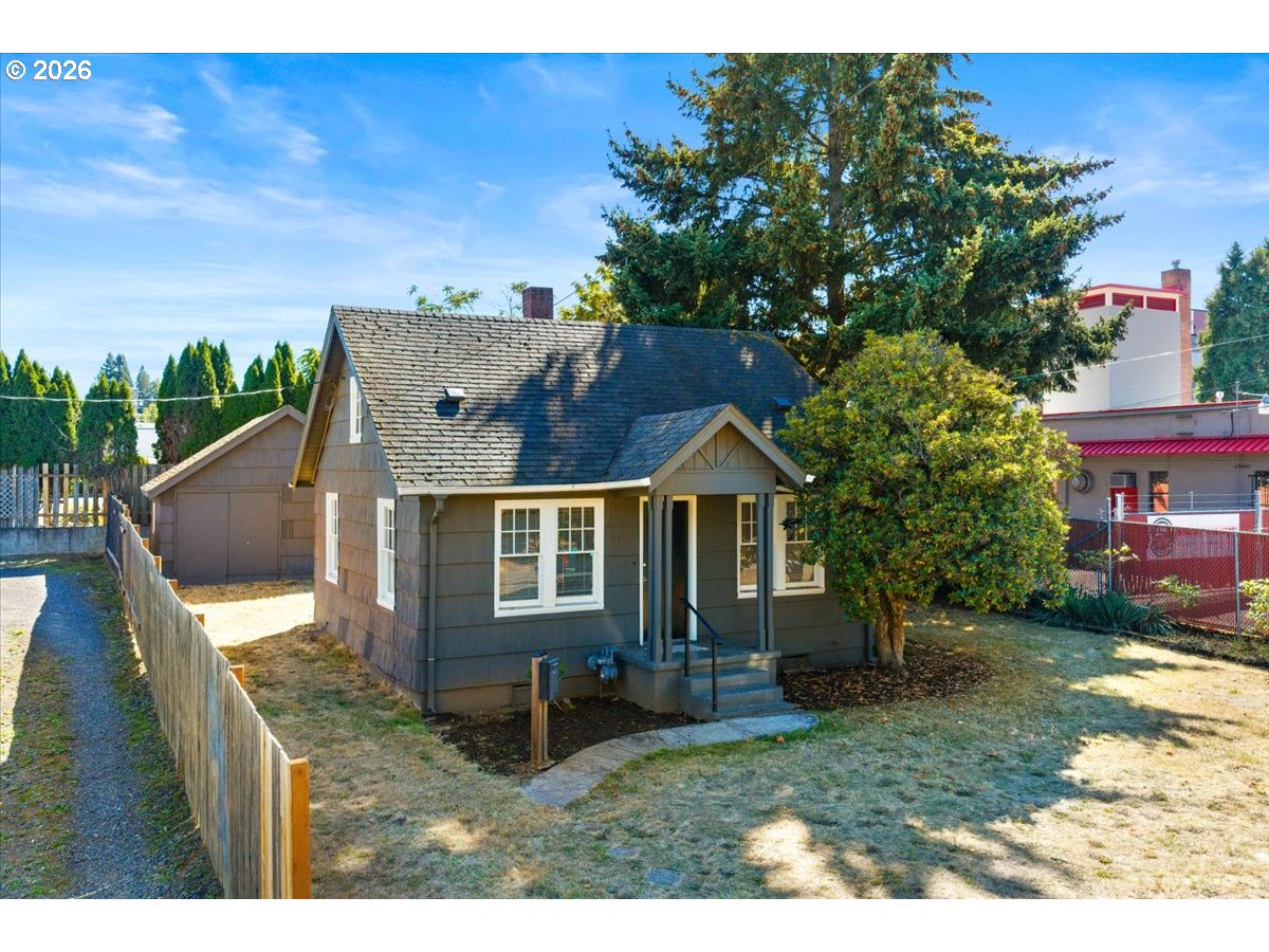 5926 Ne Going St Property Photo 1