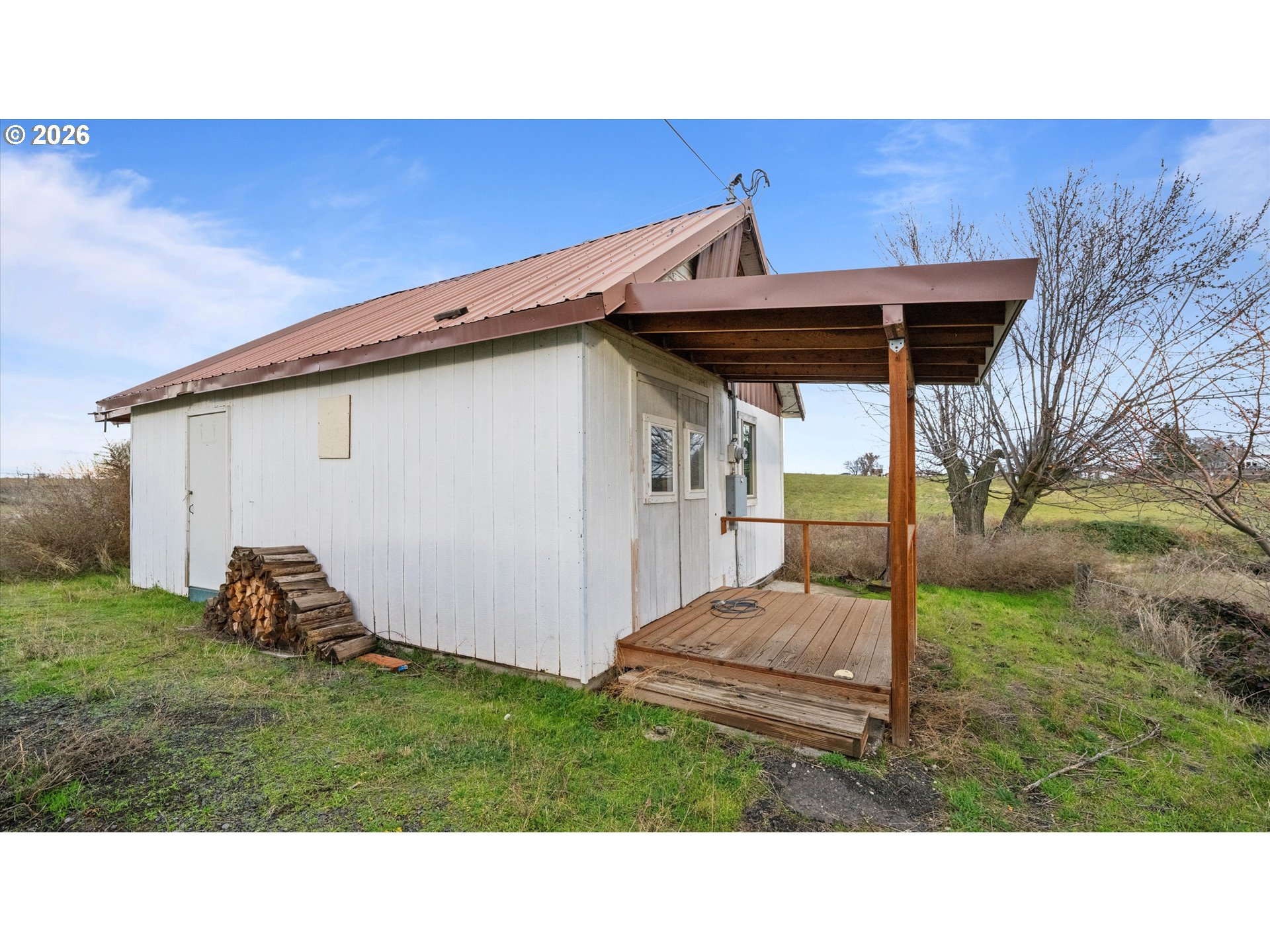 85576 Highway 11 Property Photo 2