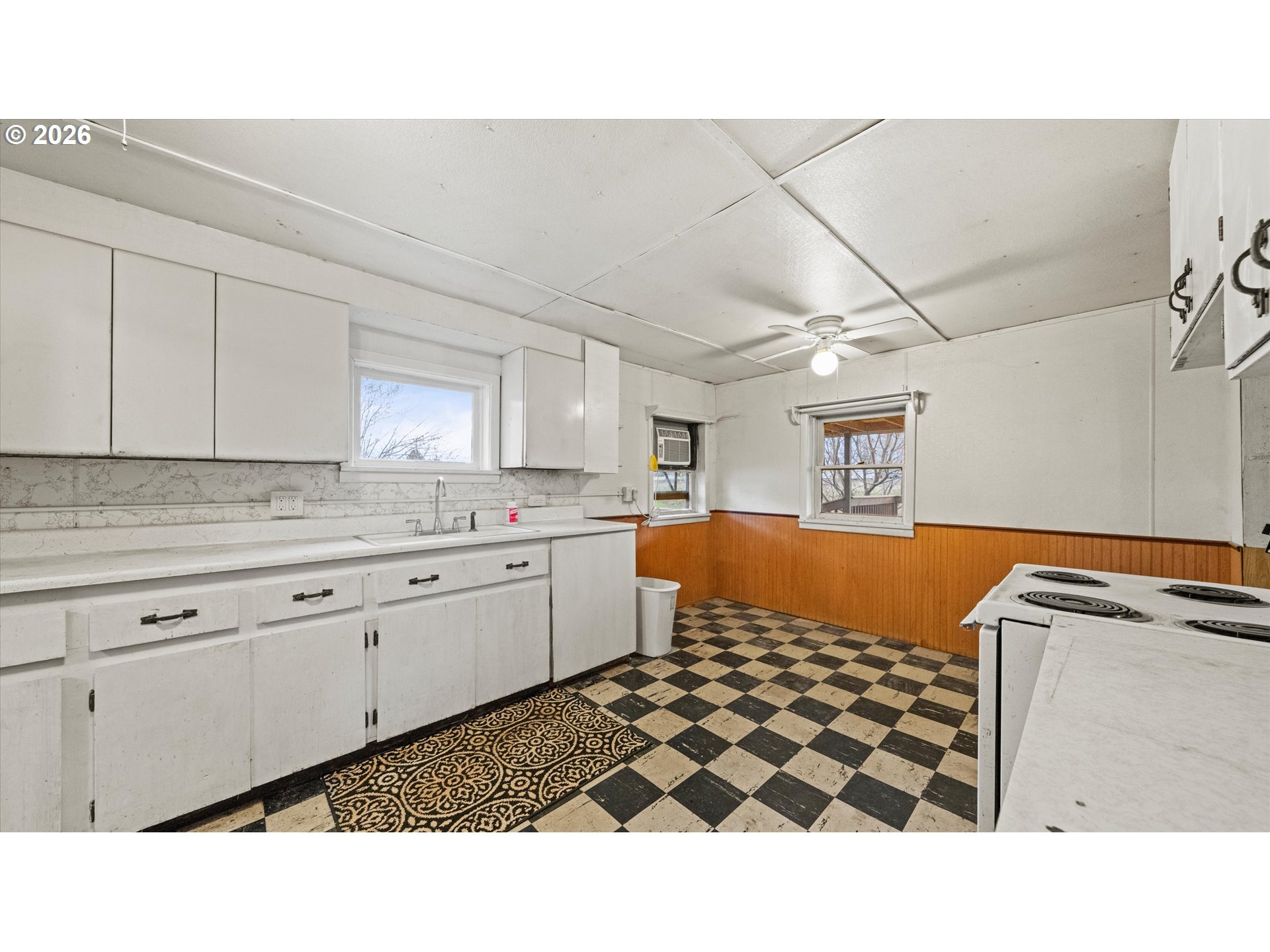 85576 Highway 11 Property Photo 18