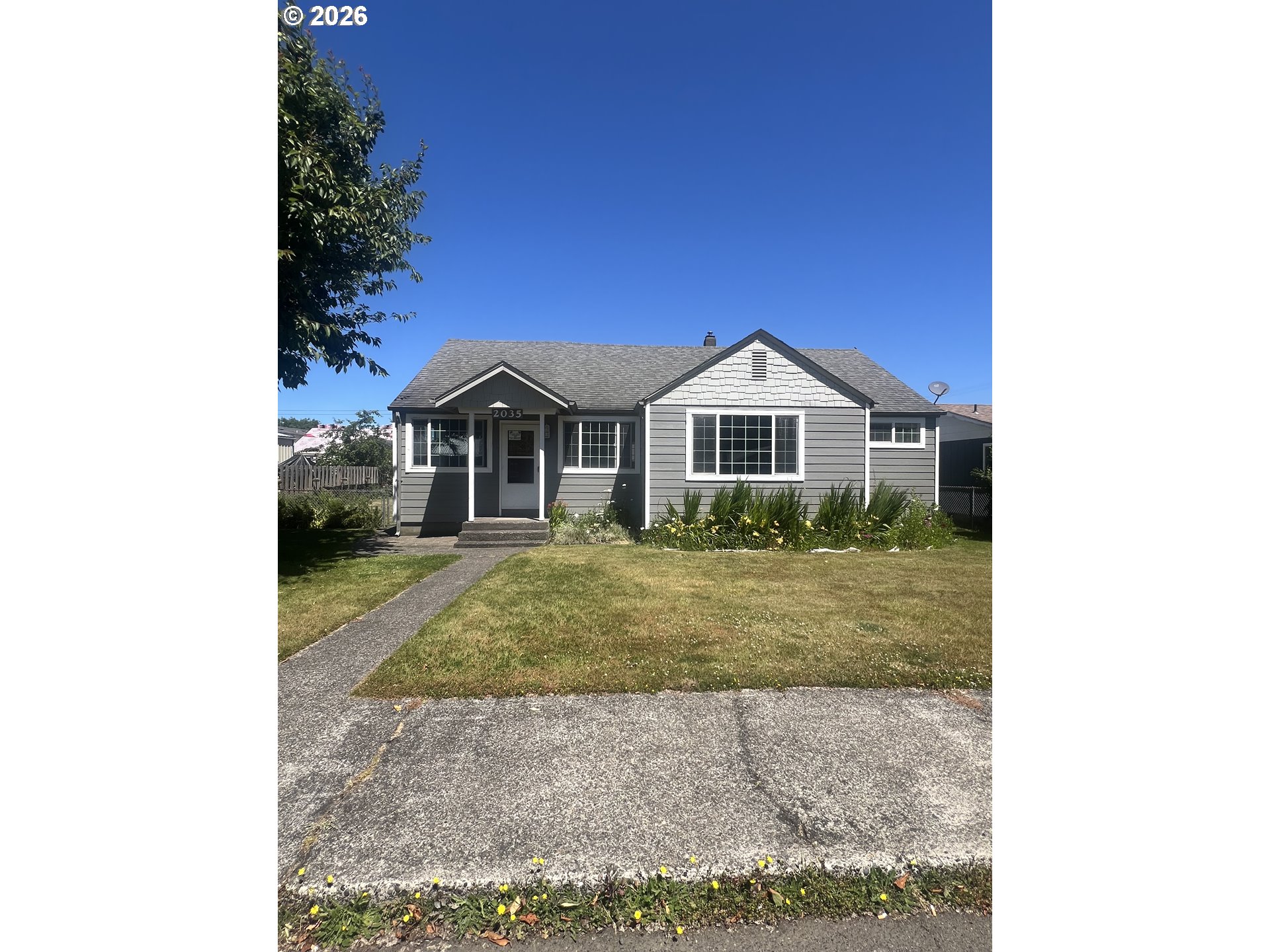 2035 Cedar Ave Property Photo 1