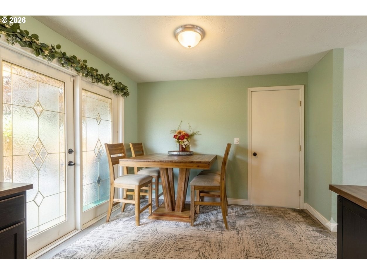 109 Oak St Property Photo 14