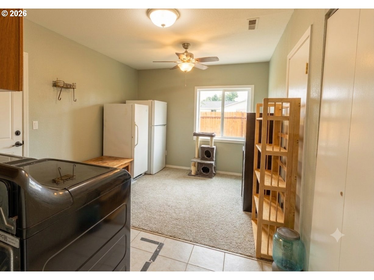 109 Oak St Property Photo 16