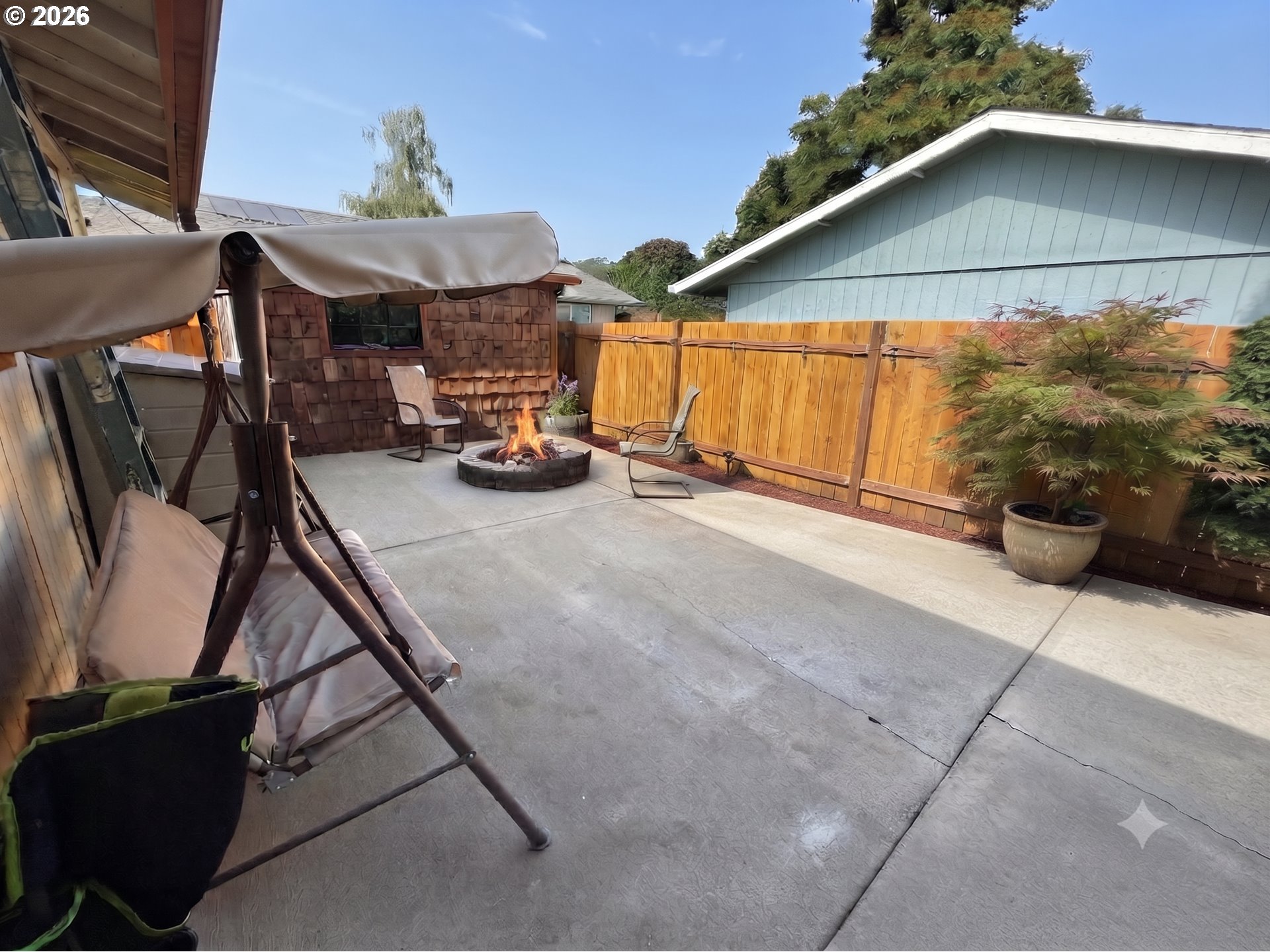 109 Oak St Property Photo 17