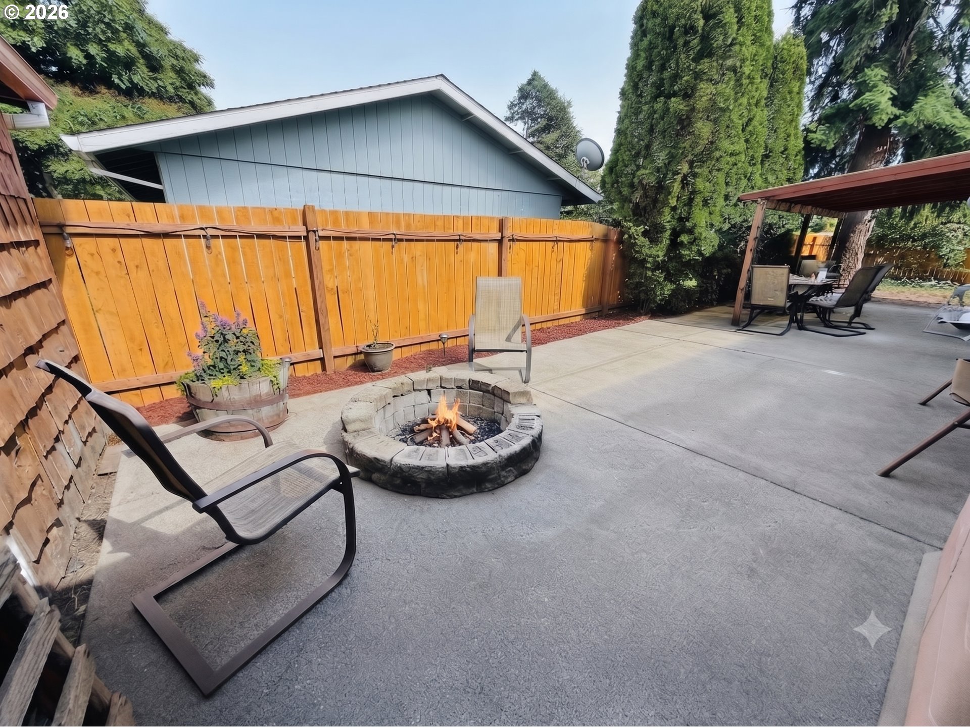 109 Oak St Property Photo 18