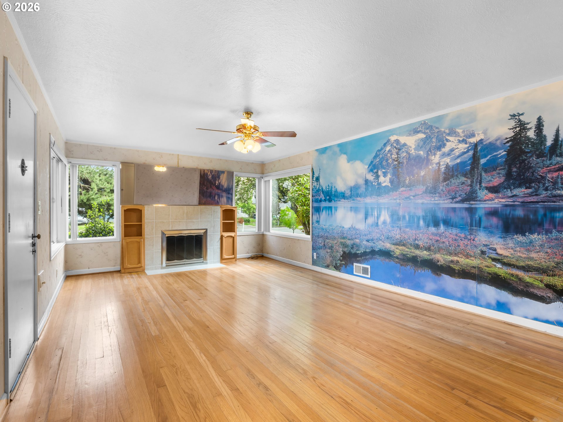 2040 N Rosa Parks Way Property Photo 3