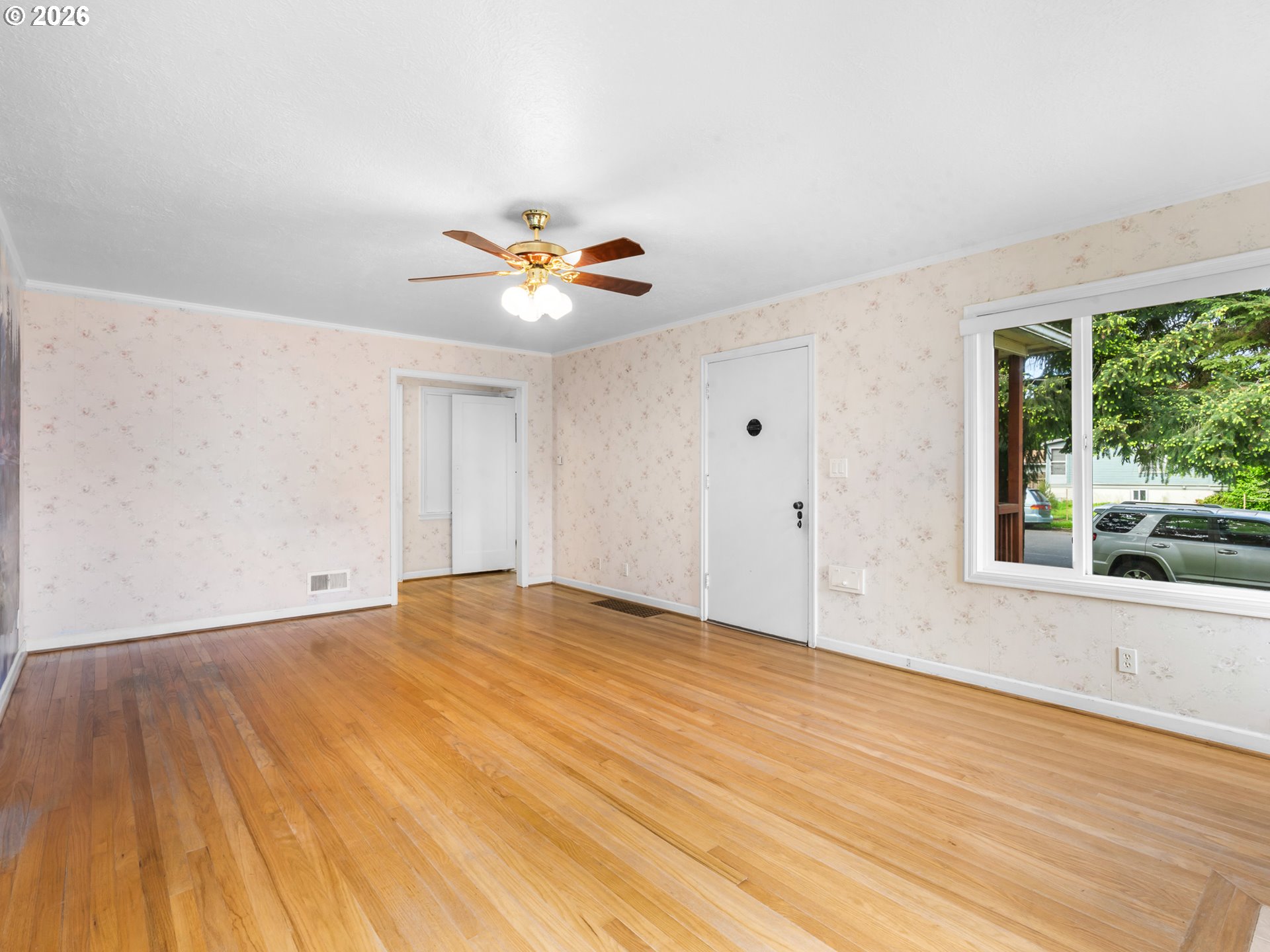 2040 N Rosa Parks Way Property Photo 4