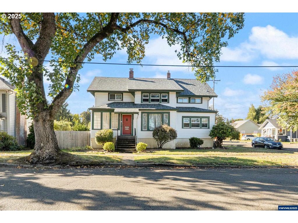 1111 Sw Levens St Property Photo 1