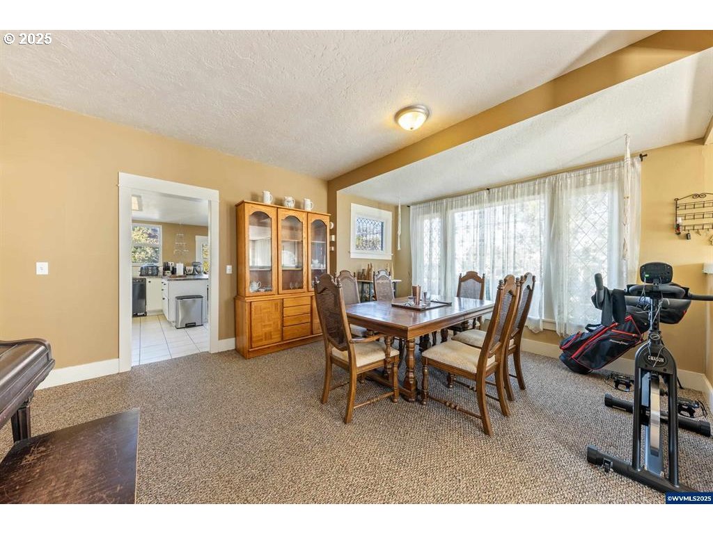 1111 Sw Levens St Property Photo 5