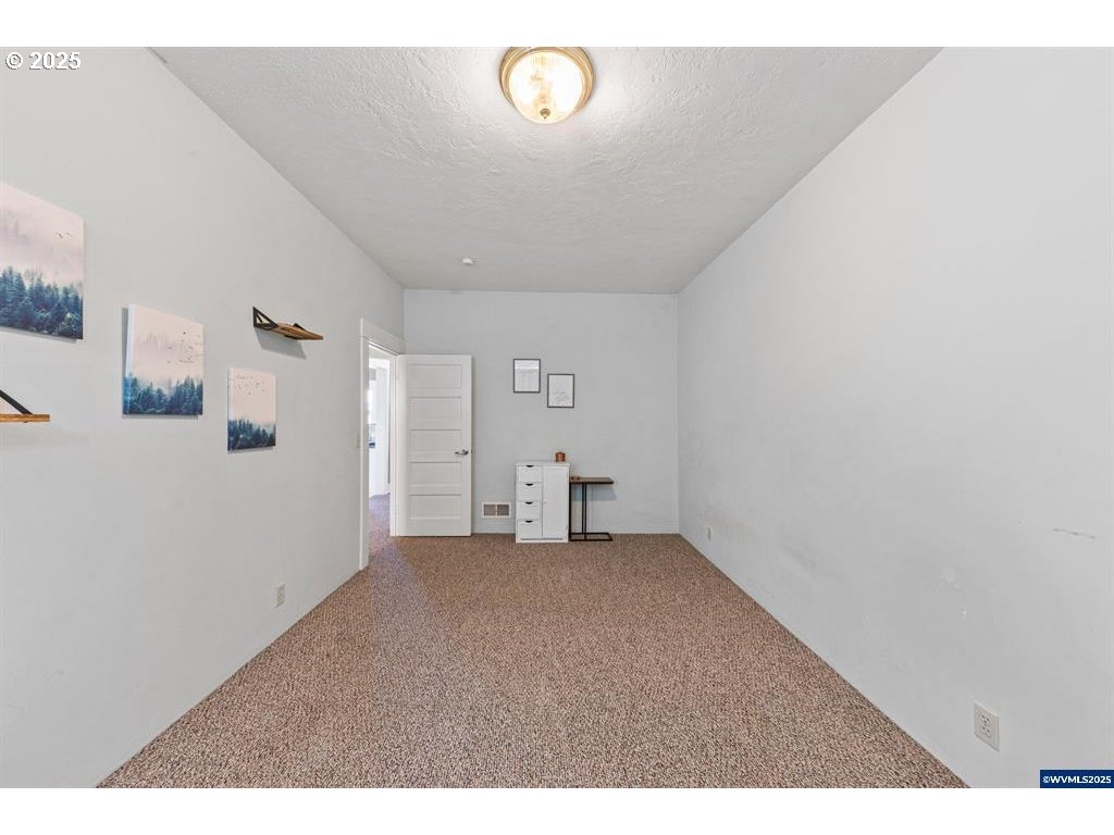 1111 Sw Levens St Property Photo 7
