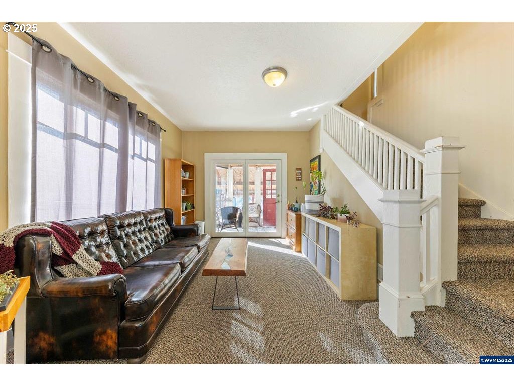 1111 Sw Levens St Property Photo 12