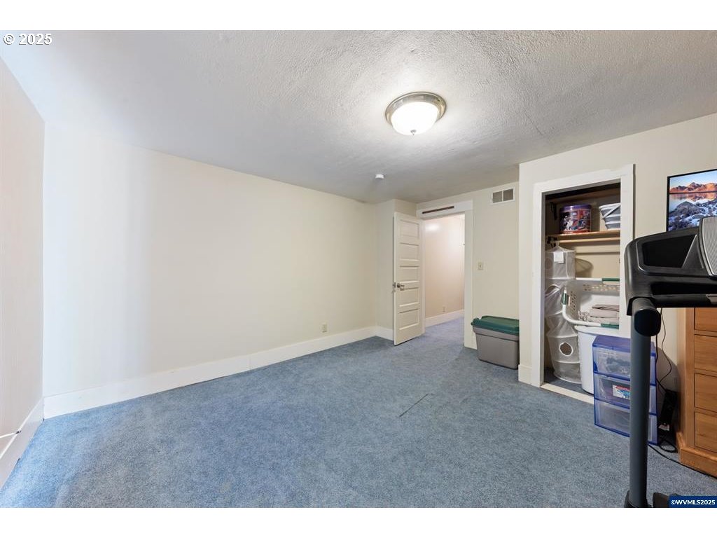 1111 Sw Levens St Property Photo 13