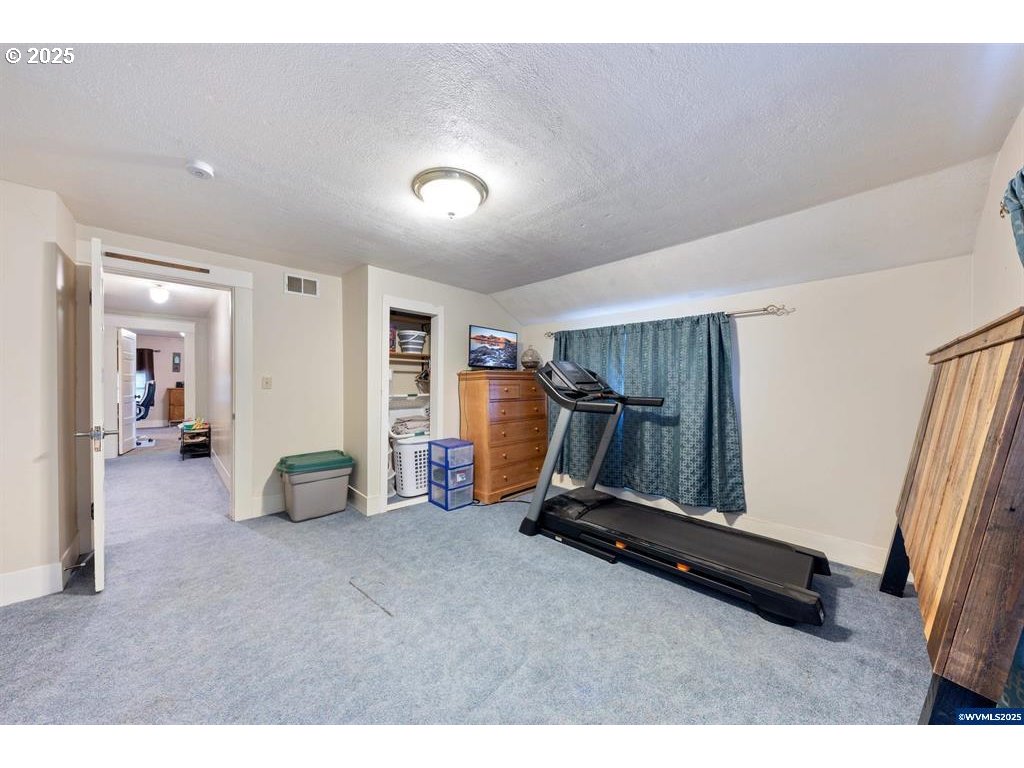 1111 Sw Levens St Property Photo 14