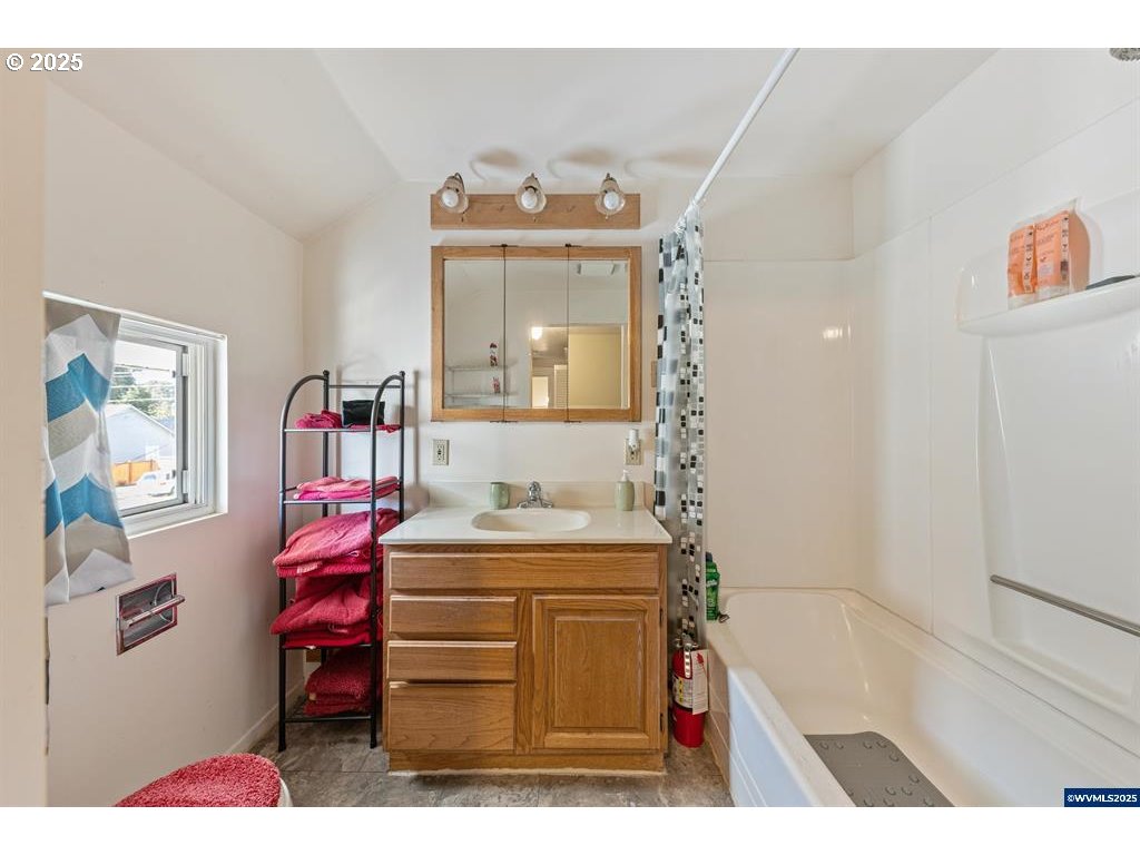 1111 Sw Levens St Property Photo 16