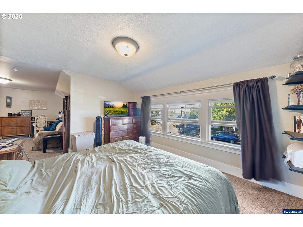 1111 Sw Levens St Property Photo 21