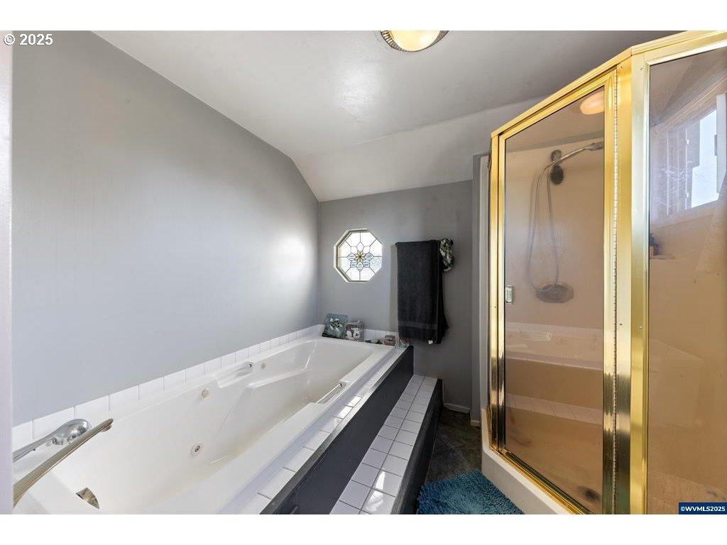 1111 Sw Levens St Property Photo 23