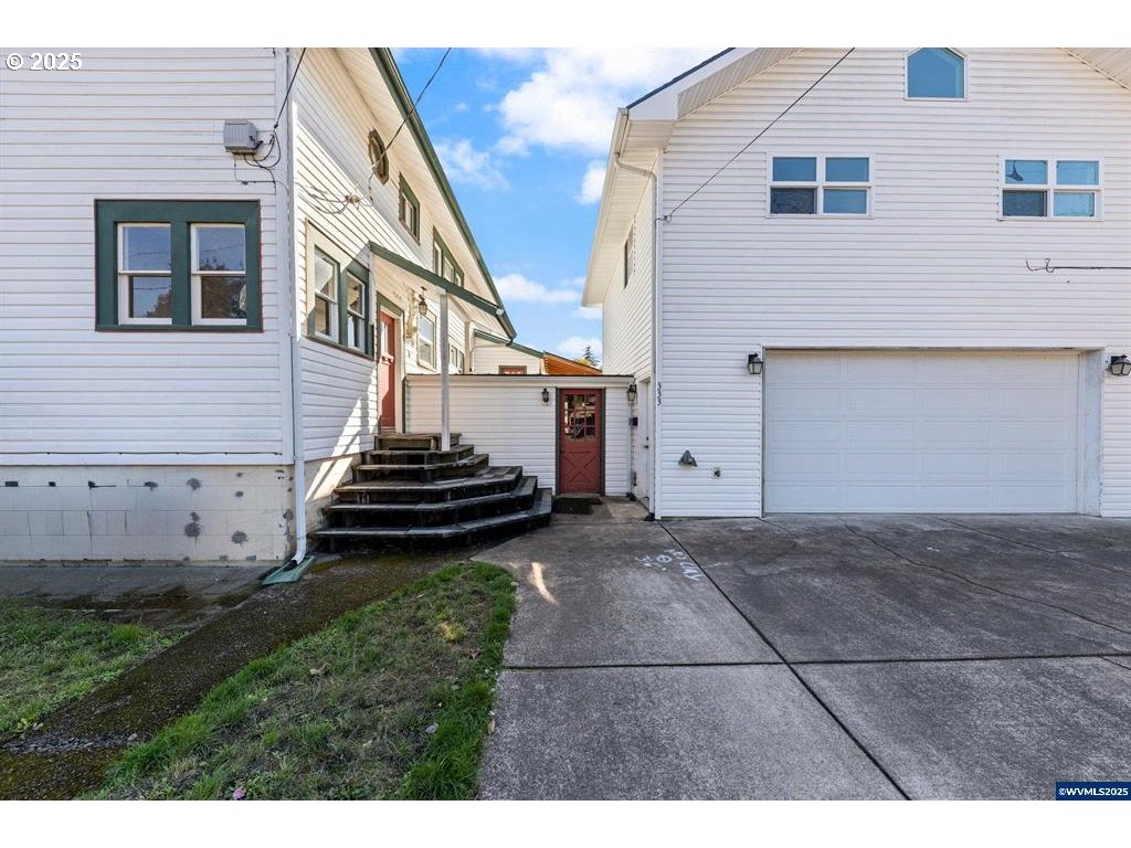 1111 Sw Levens St Property Photo 27