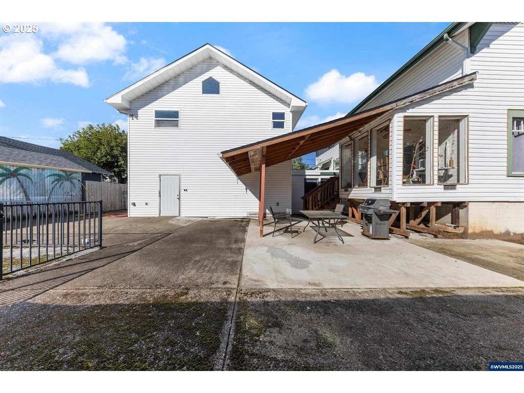 1111 Sw Levens St Property Photo 33