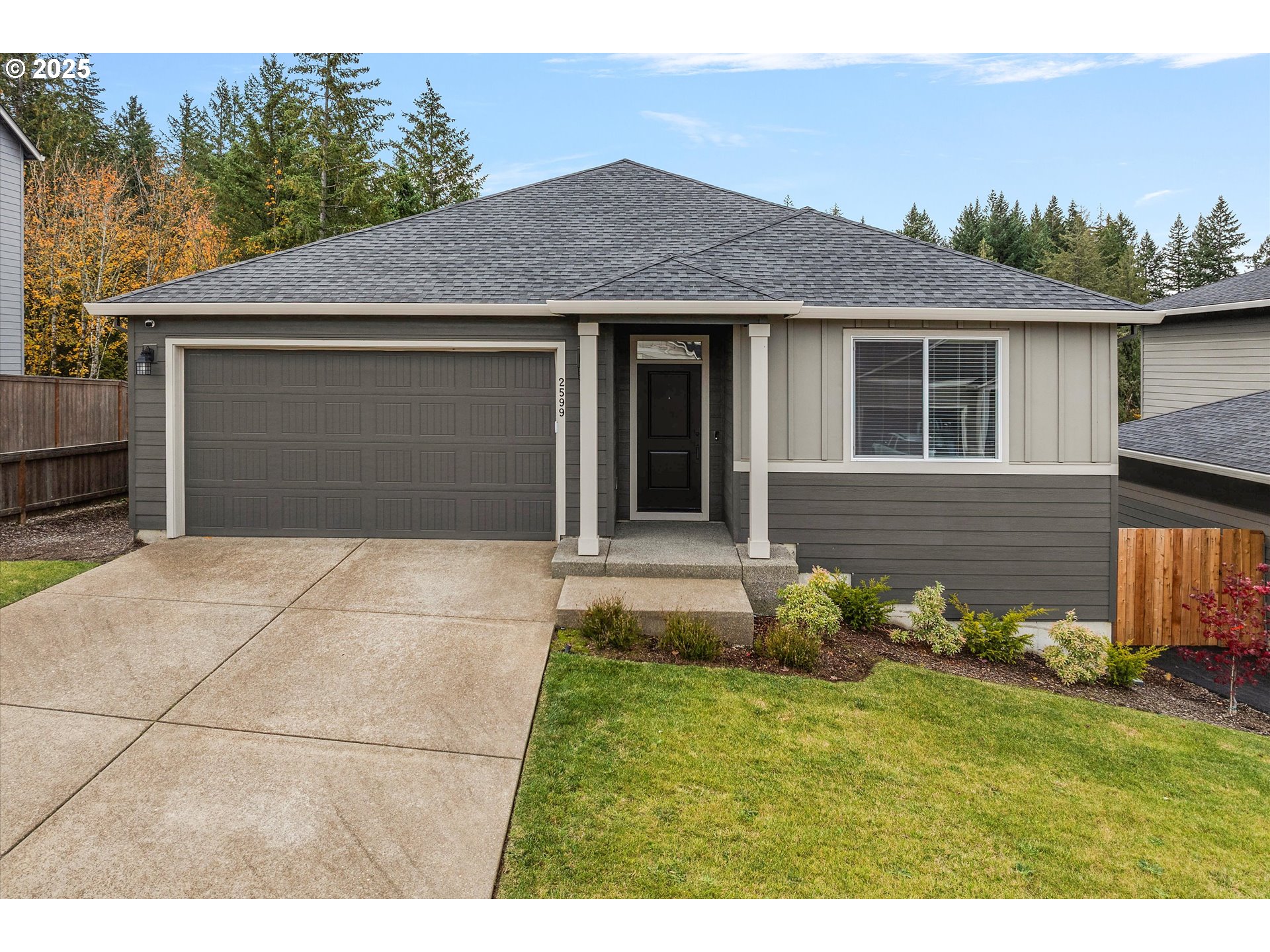 2599 NE CURRIN CREEK DR Property Photo 1