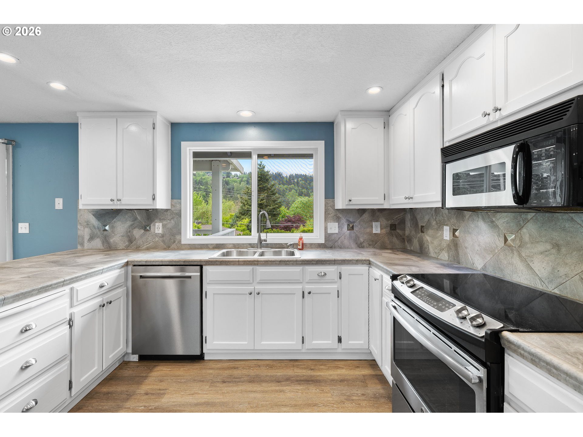 1730 Regency St Property Photo 17