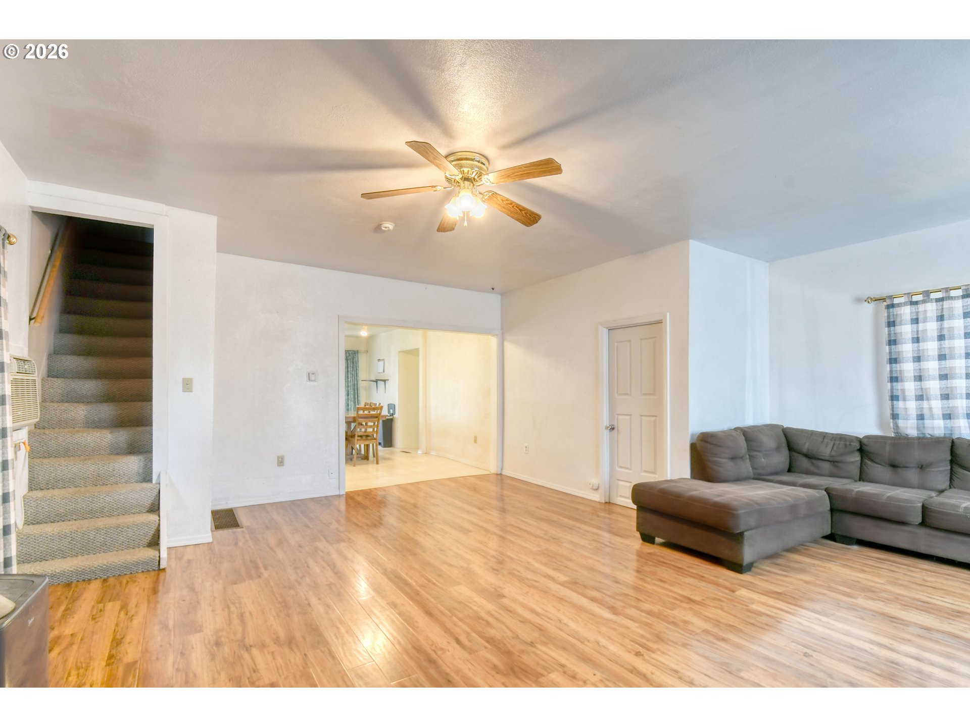 323 E Van Buren St Property Photo 4