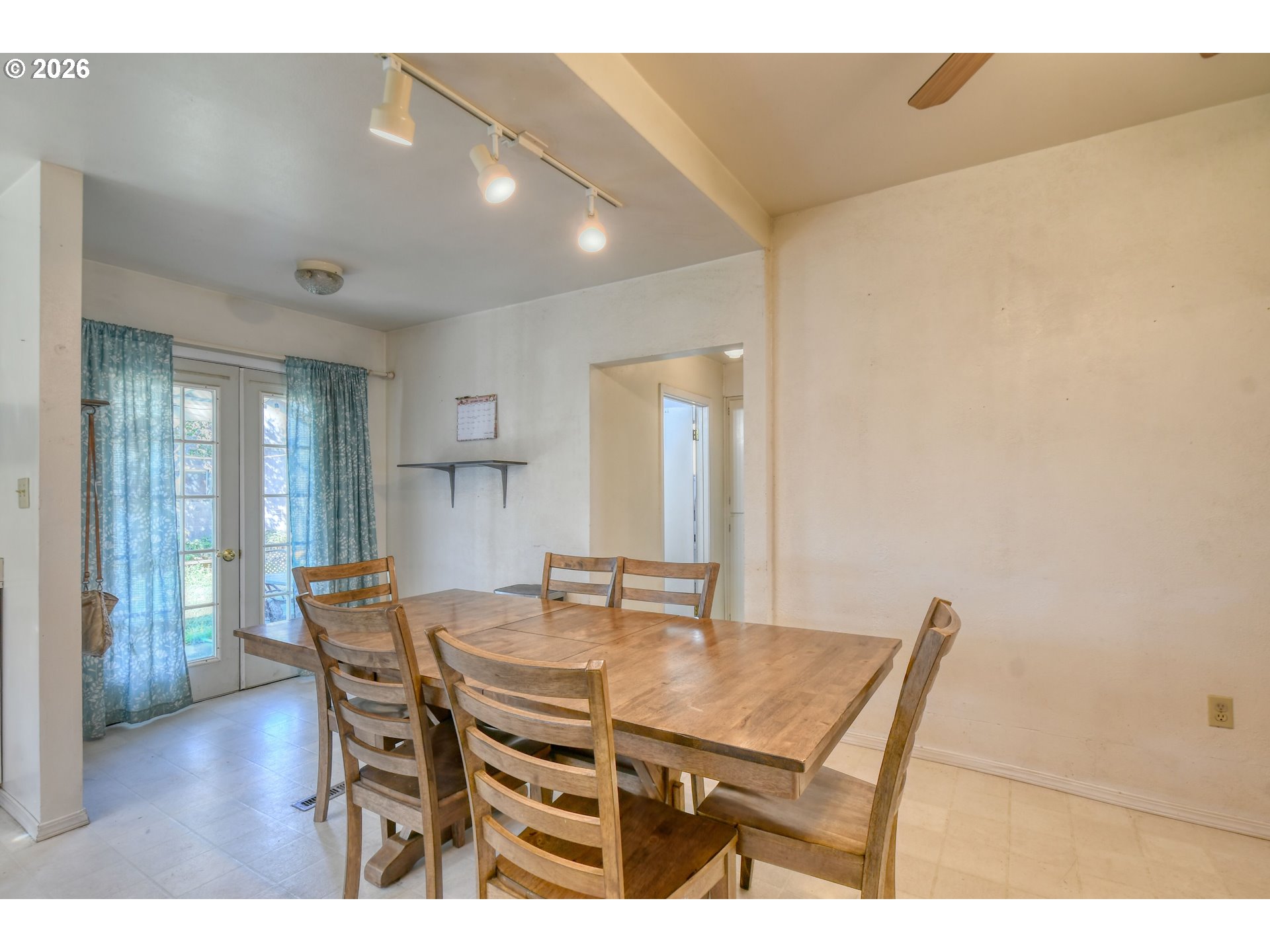 323 E Van Buren St Property Photo 5