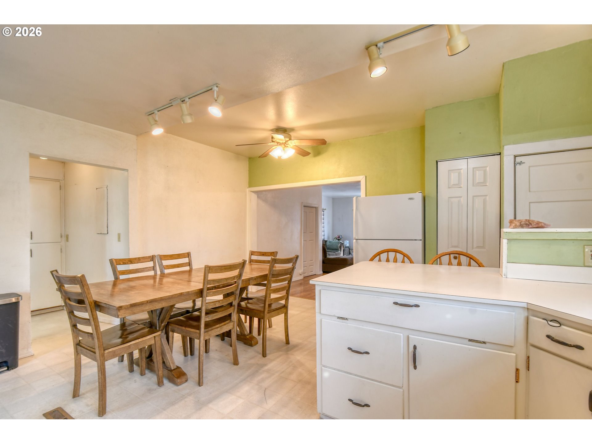 323 E Van Buren St Property Photo 7