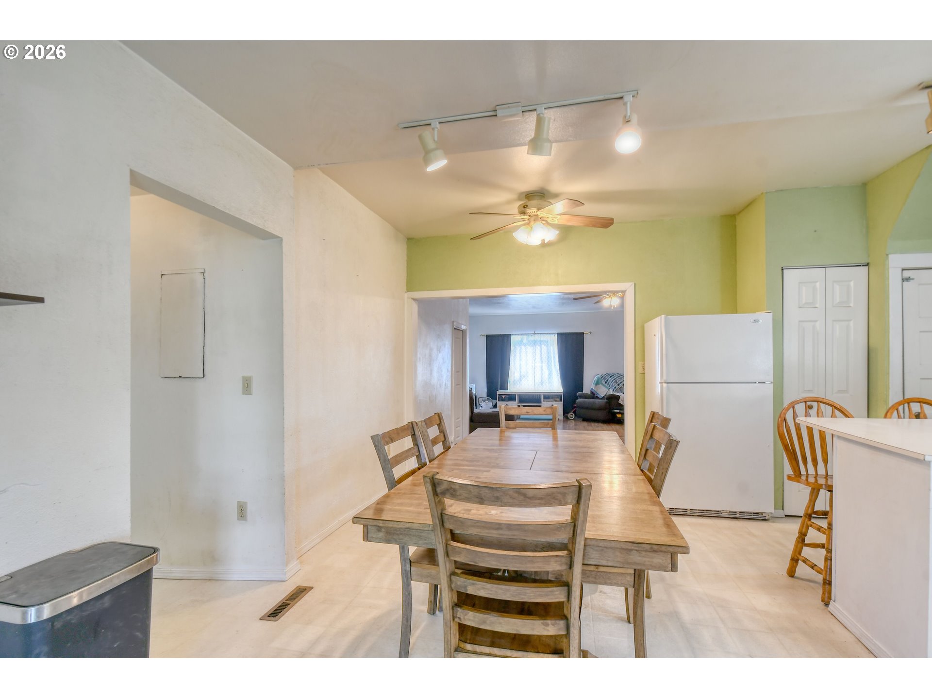 323 E Van Buren St Property Photo 8