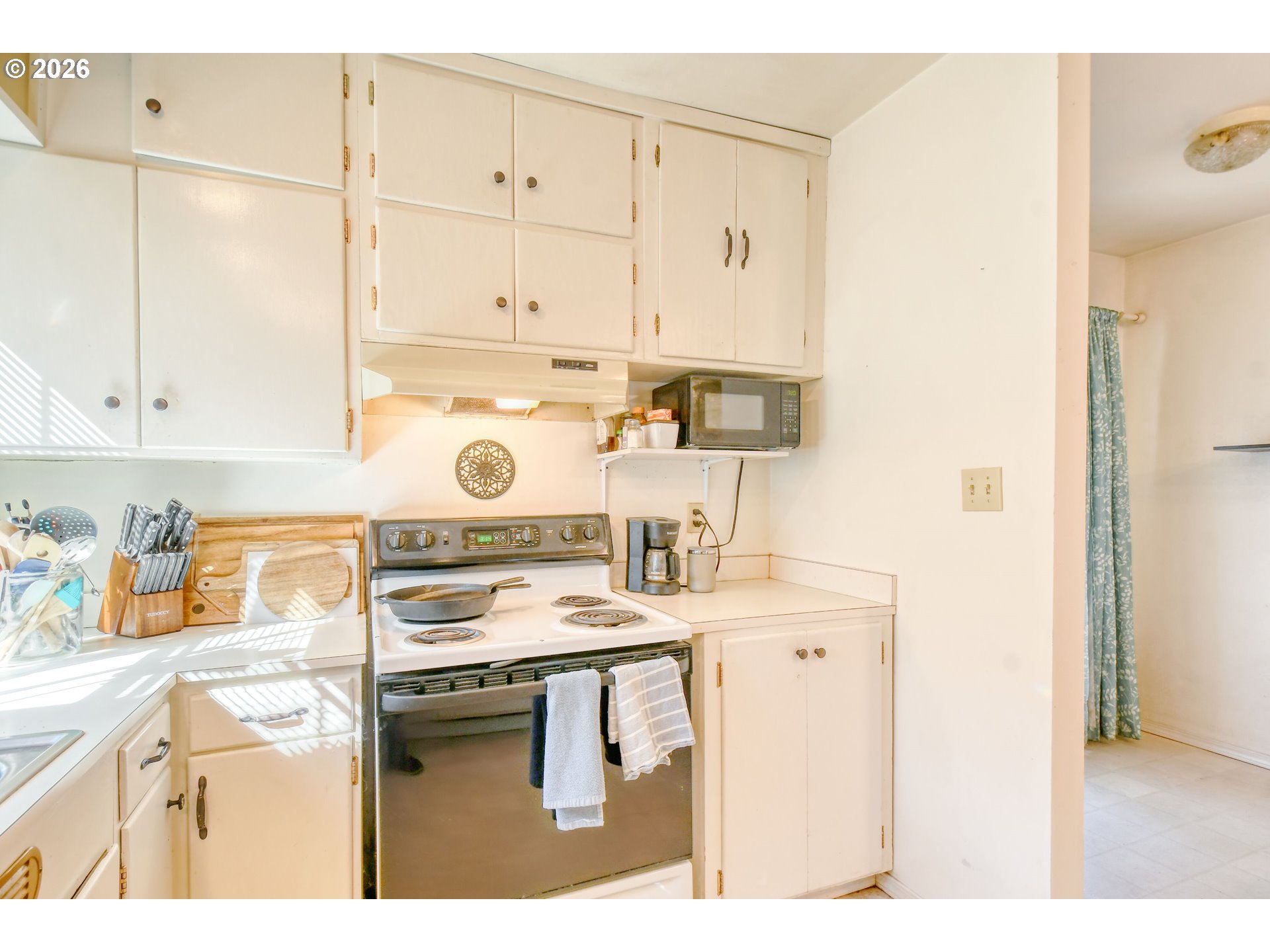 323 E Van Buren St Property Photo 13