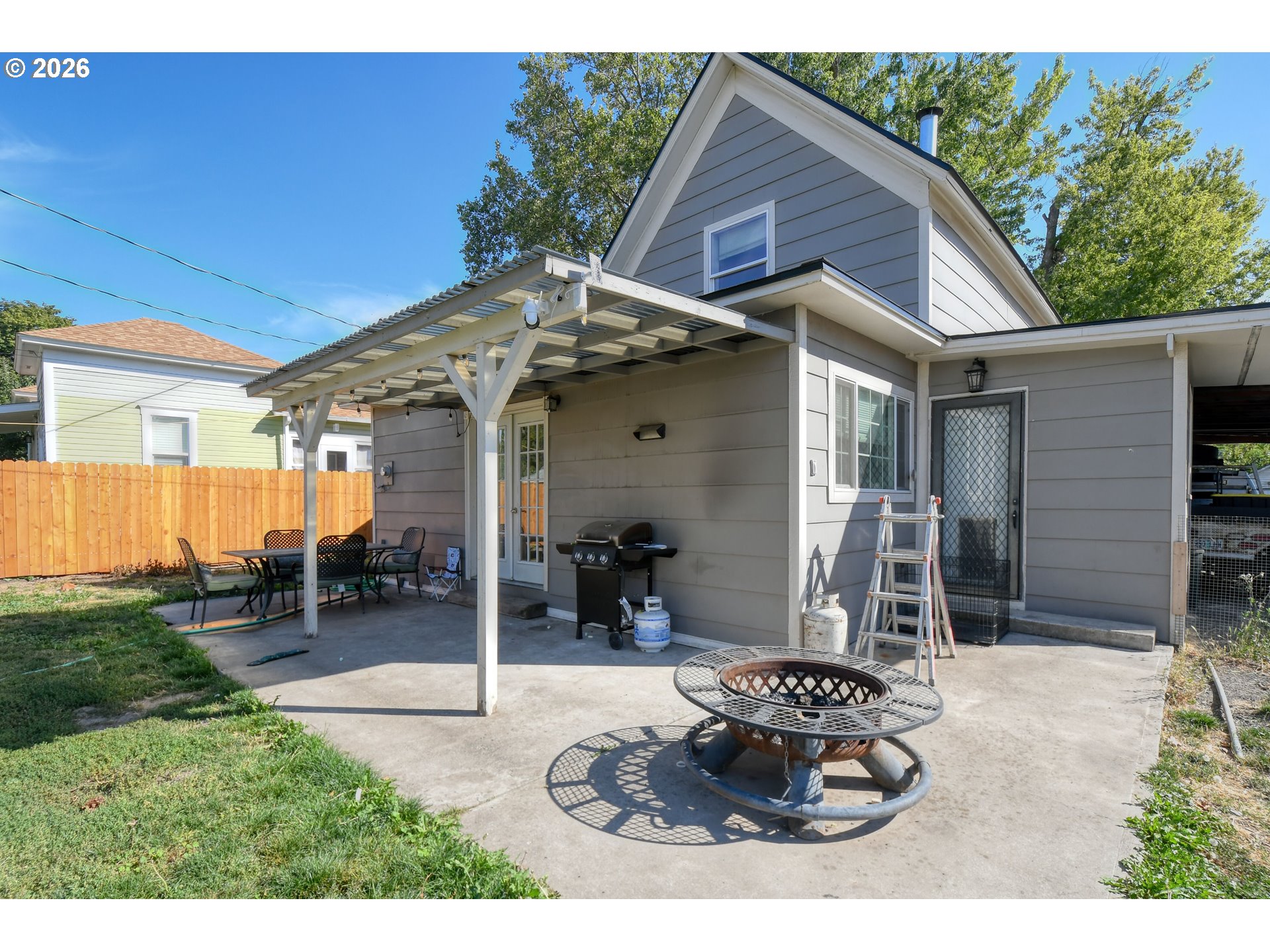 323 E Van Buren St Property Photo 23