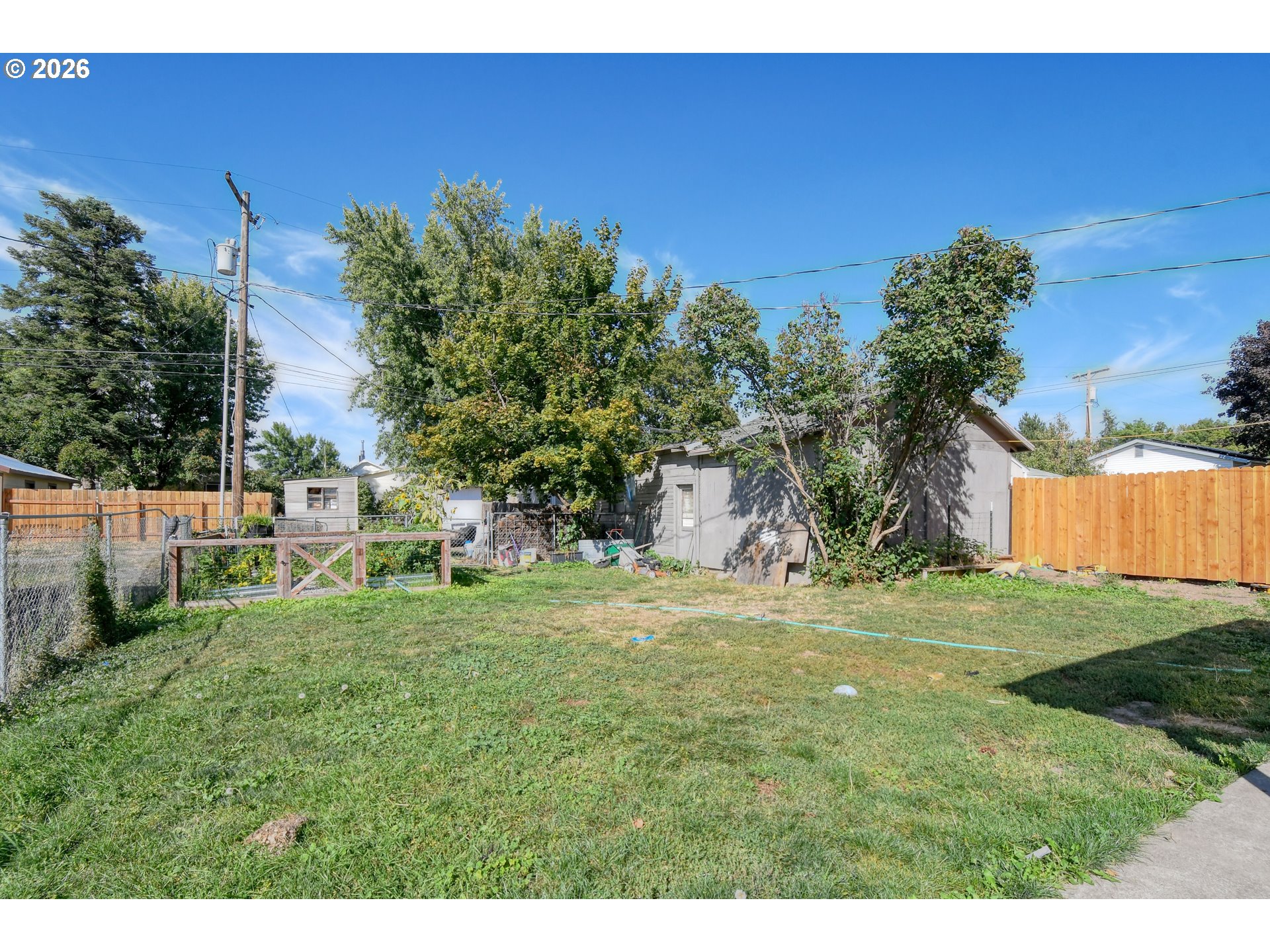 323 E Van Buren St Property Photo 27