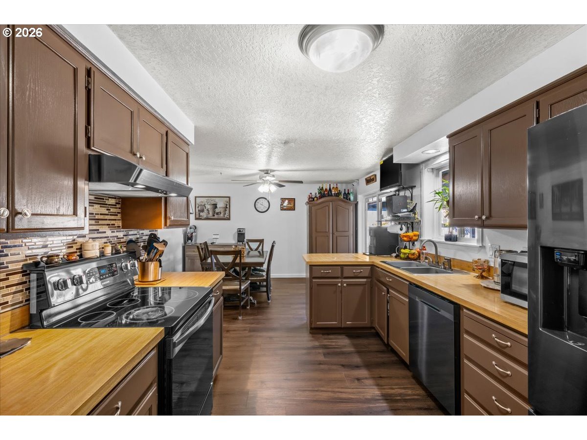 2439 A St Property Photo 11