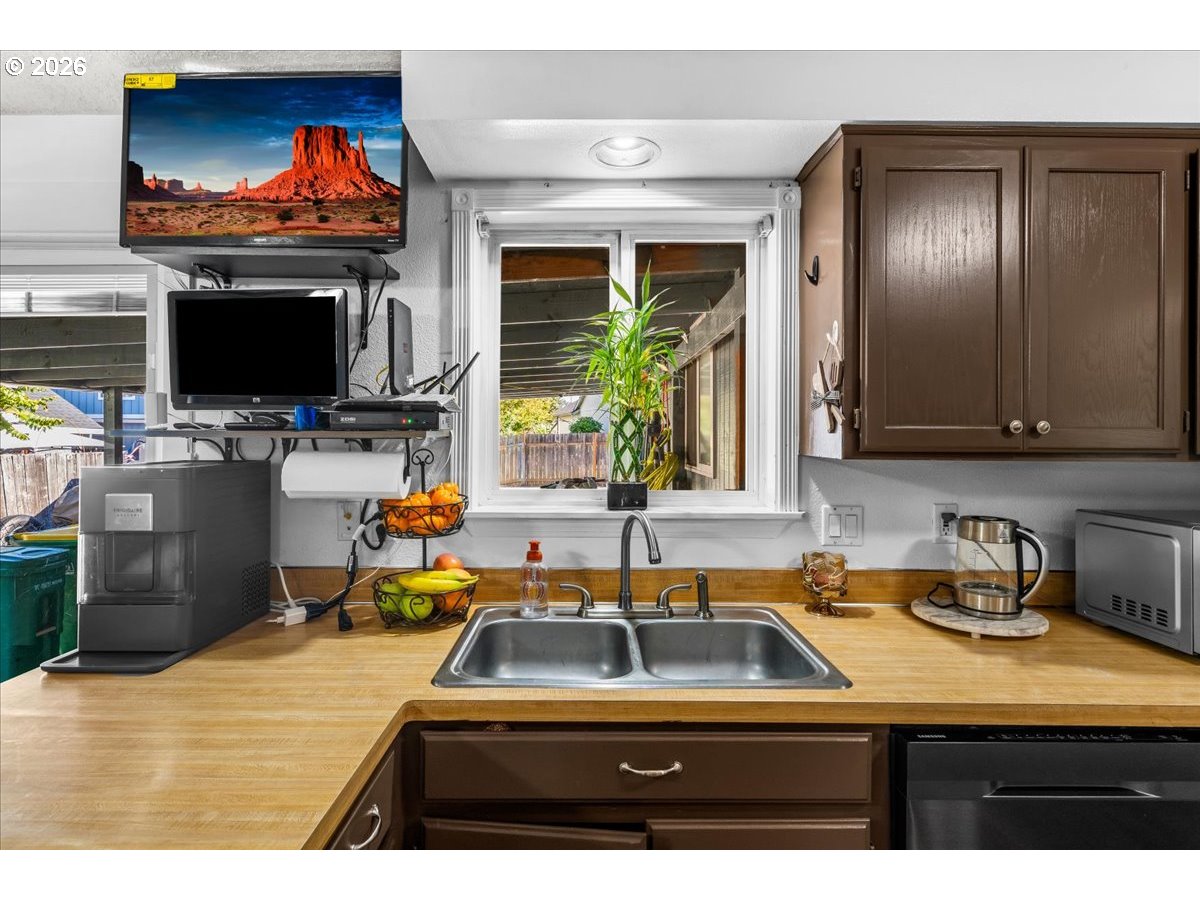 2439 A St Property Photo 13