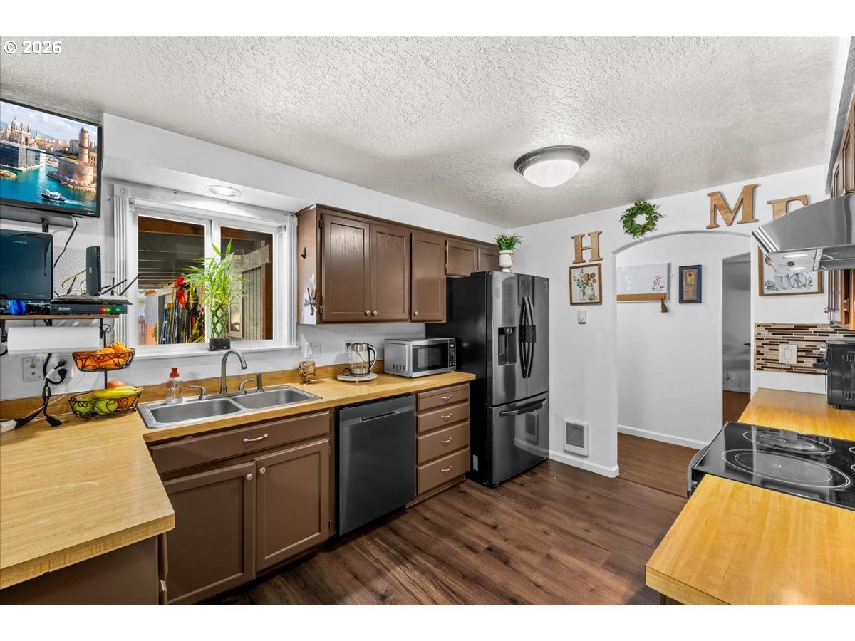 2439 A St Property Photo 14
