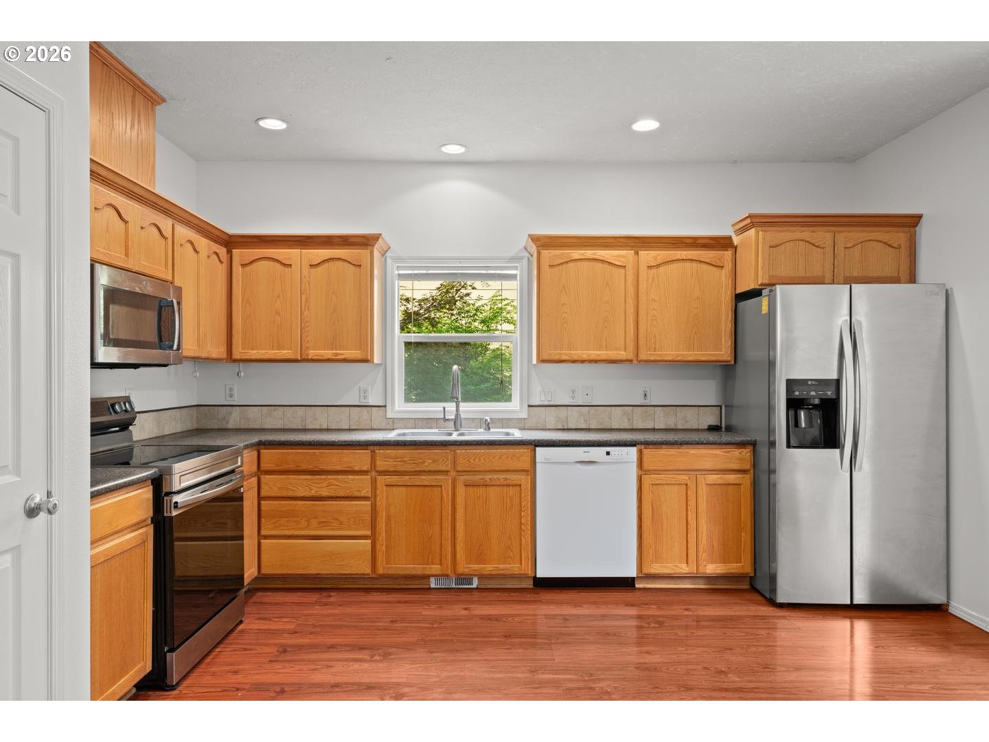 1753 Nw Wonderview Ave Property Photo 14