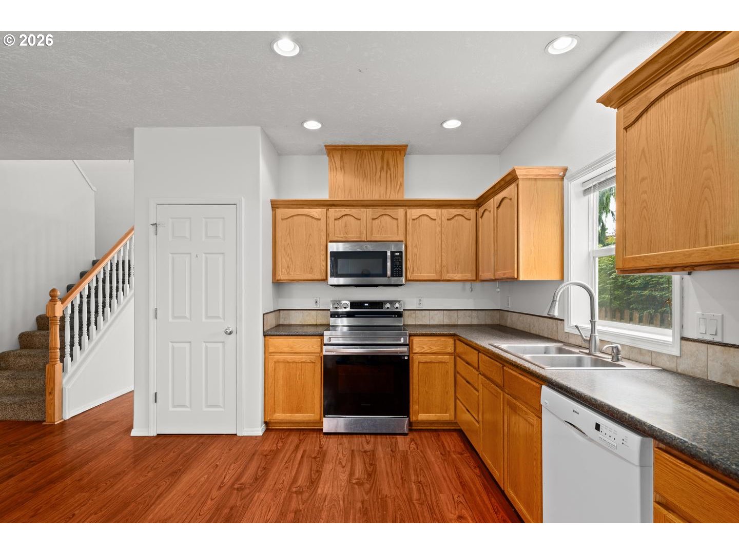 1753 Nw Wonderview Ave Property Photo 15