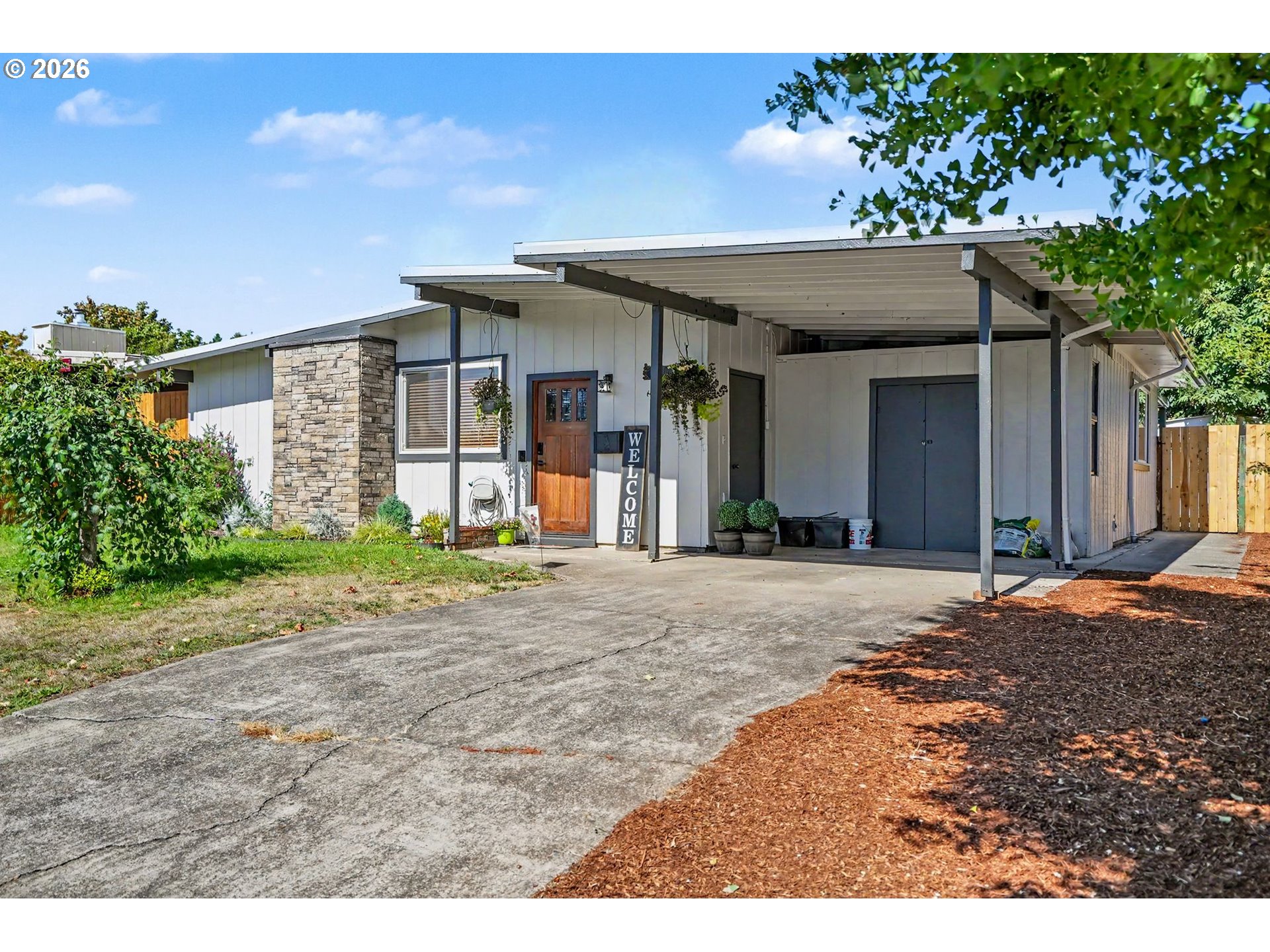 1227 Sw Oregon Ave Property Photo 1