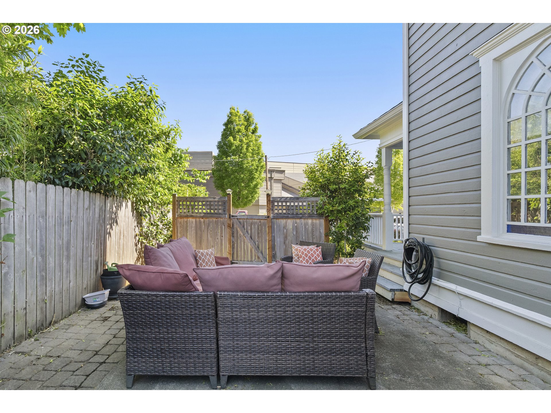 1550 East Ave Ne Property Photo 28