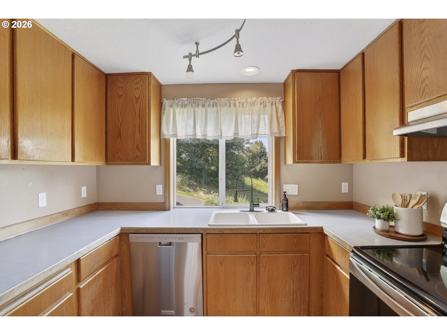 1955 5th St Property Photo 3