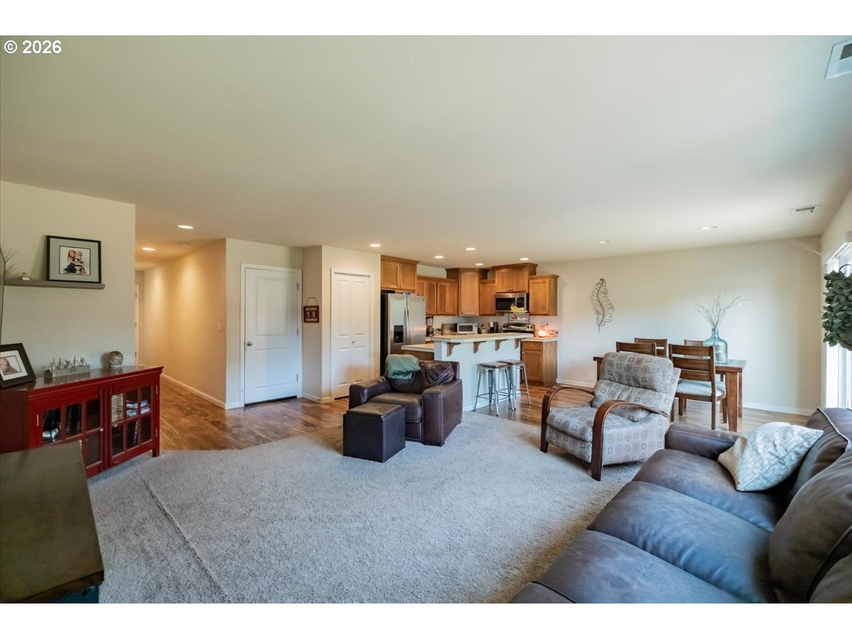 2952 Persimmon Way Property Photo 2