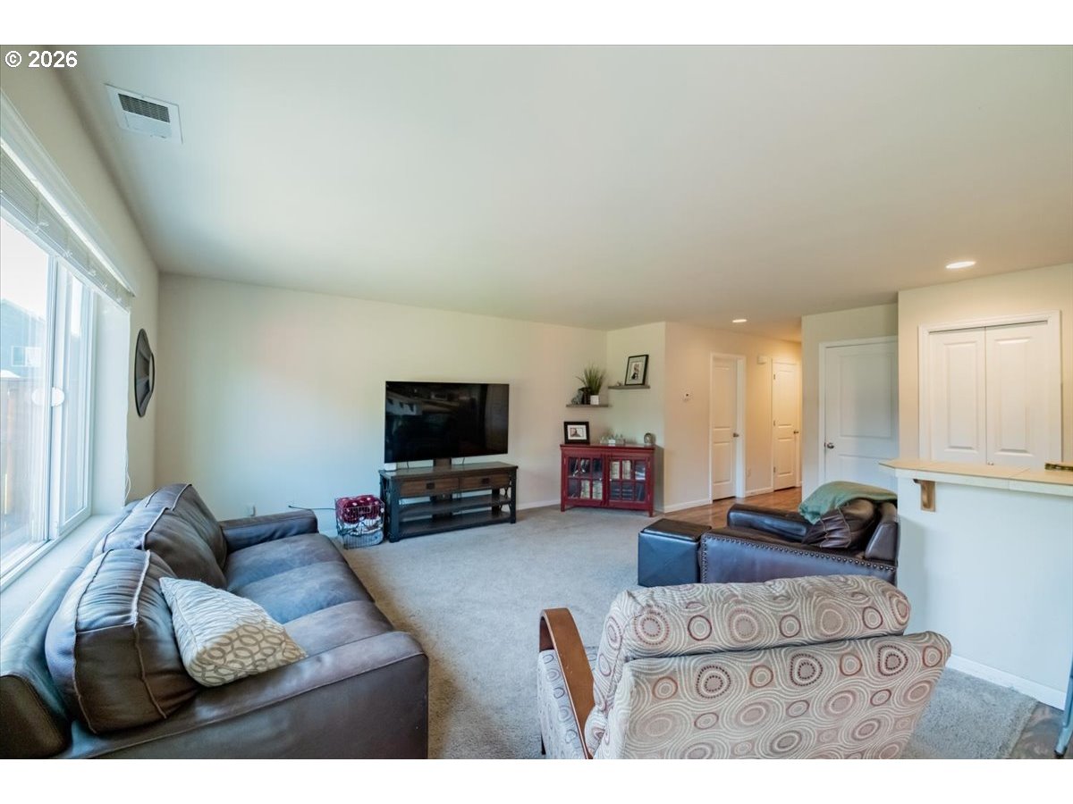 2952 Persimmon Way Property Photo 3