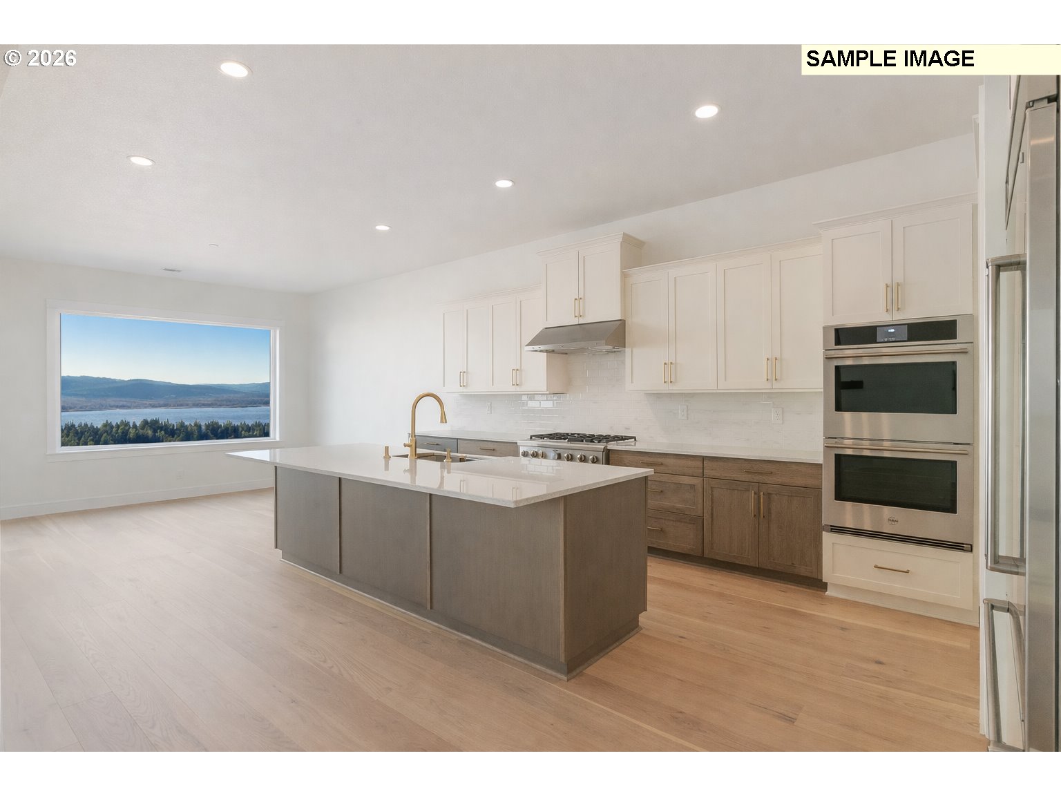 670 N Y St Property Photo 4