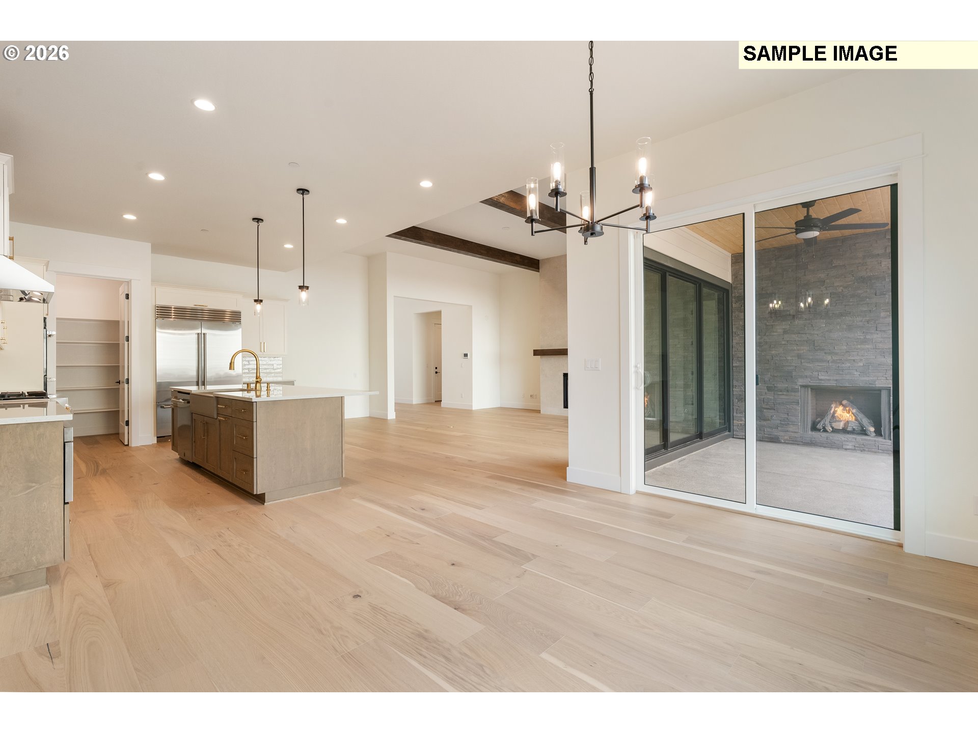 670 N Y St Property Photo 6