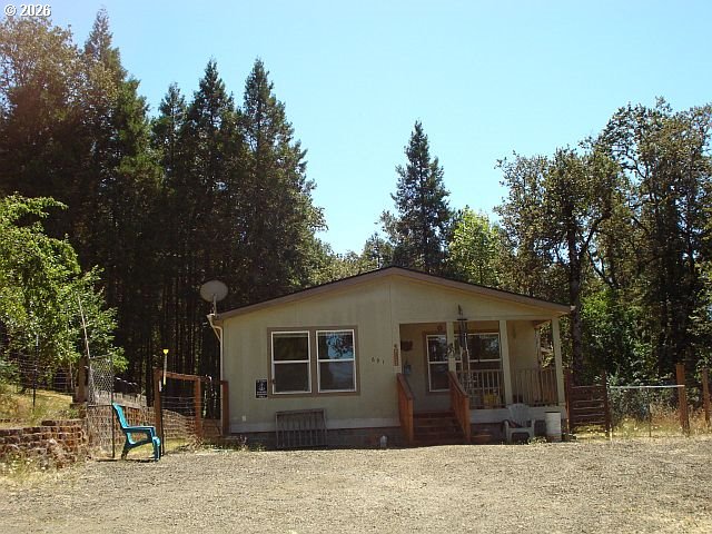 691 GRANDVIEW ST Property Photo 1