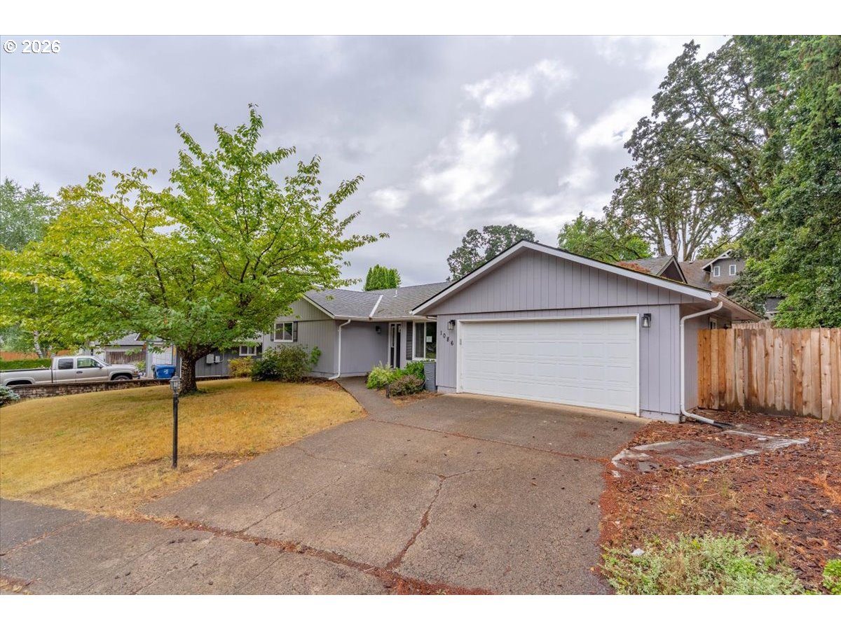 1086 Hanover Ct Property Photo 2