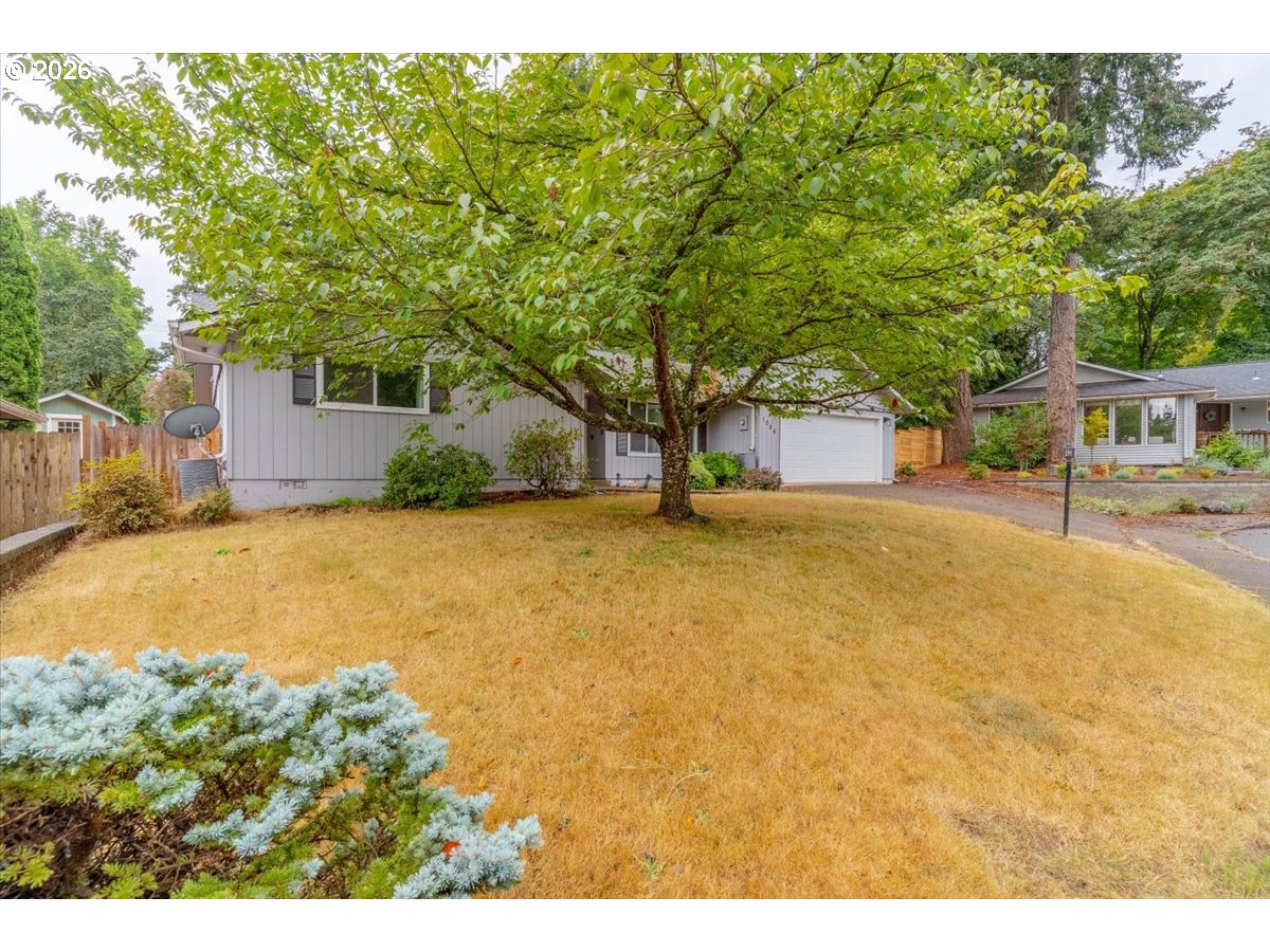 1086 Hanover Ct Property Photo 4