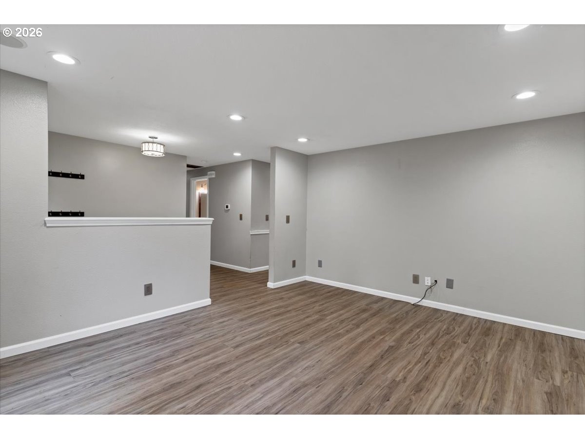 1086 Hanover Ct Property Photo 9