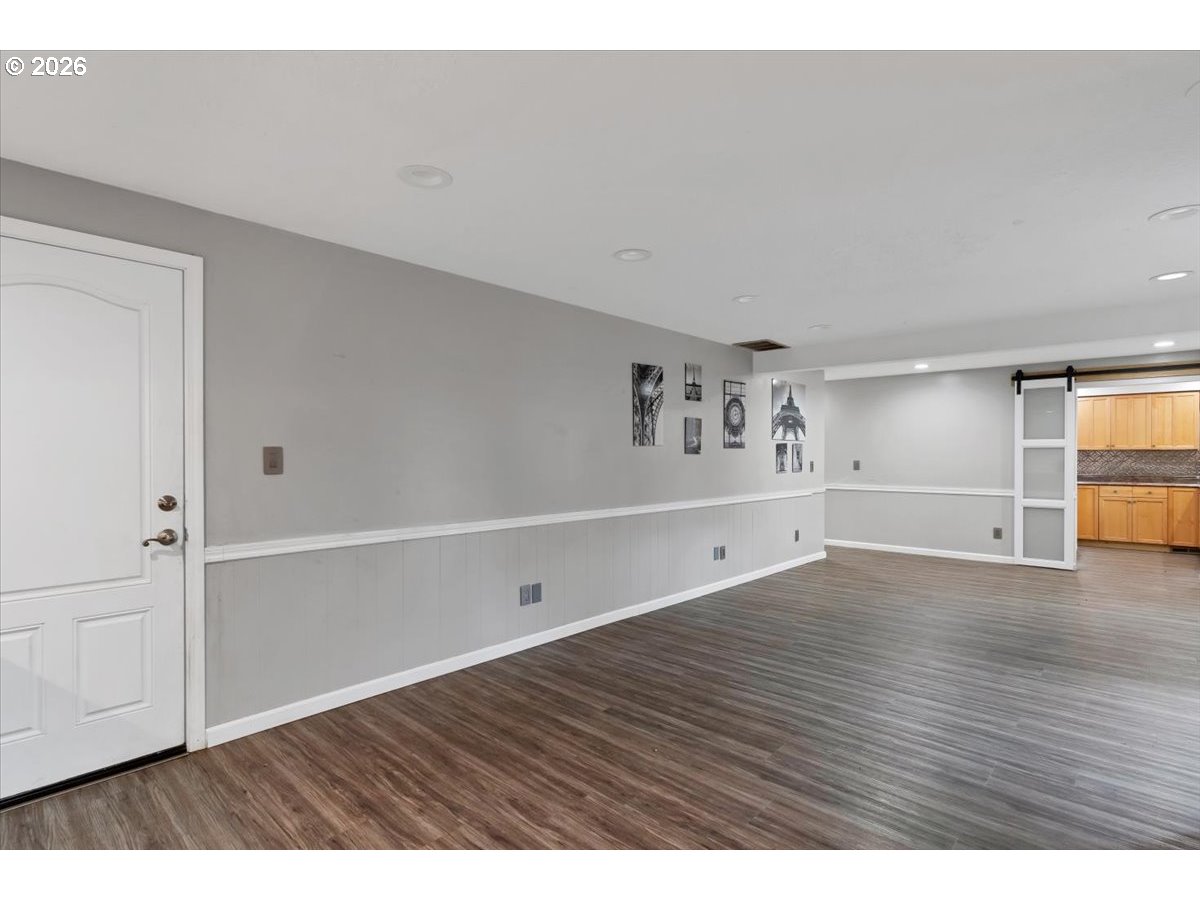 1086 Hanover Ct Property Photo 14