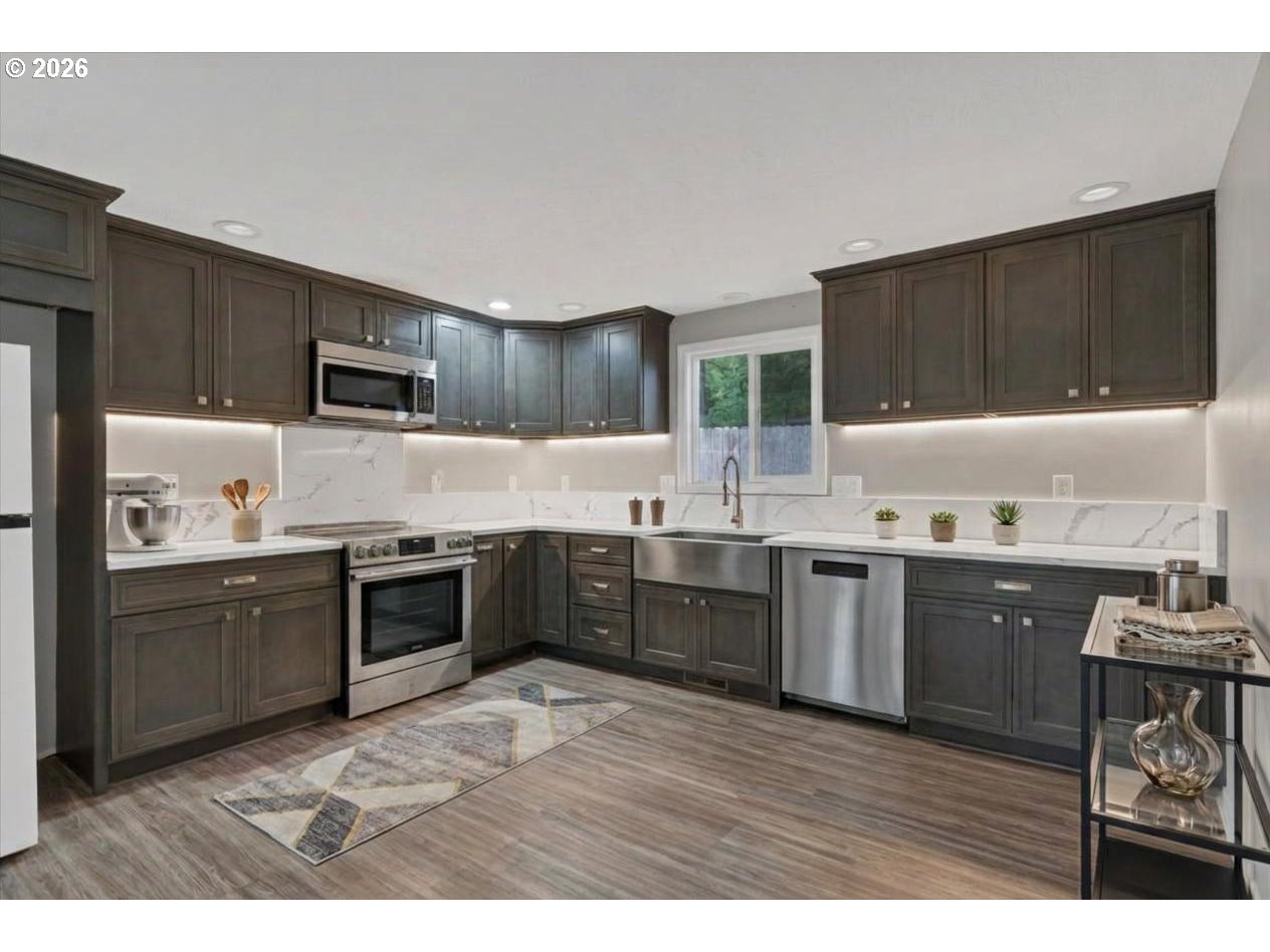 1086 Hanover Ct Property Photo 17